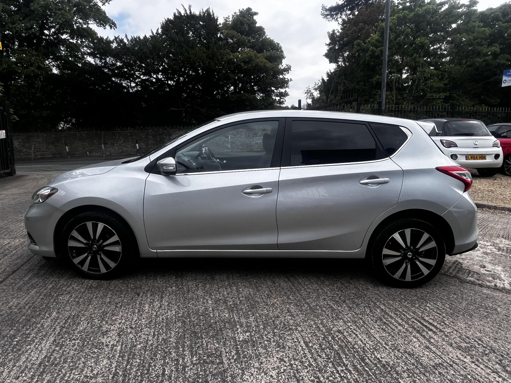 Nissan Pulsar 1.2 DIG-T N-Connecta Hatchback 5dr Petrol Manual Euro 6 (s/s) (115 ps)