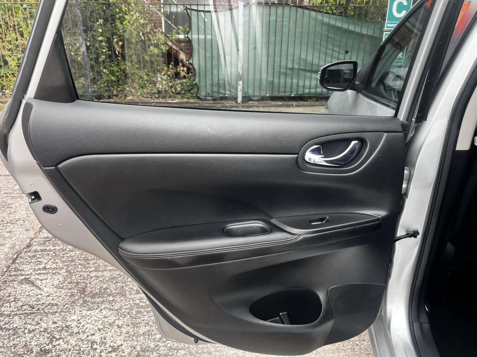Nissan Pulsar 1.2 DIG-T N-Connecta Hatchback 5dr Petrol Manual Euro 6 (s/s) (115 ps)