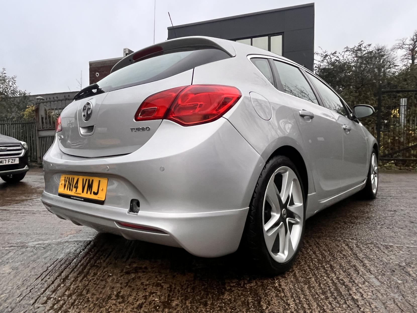 Vauxhall Astra 1.4T 16v Limited Edition Hatchback 5dr Petrol Manual Euro 5 (140 ps)