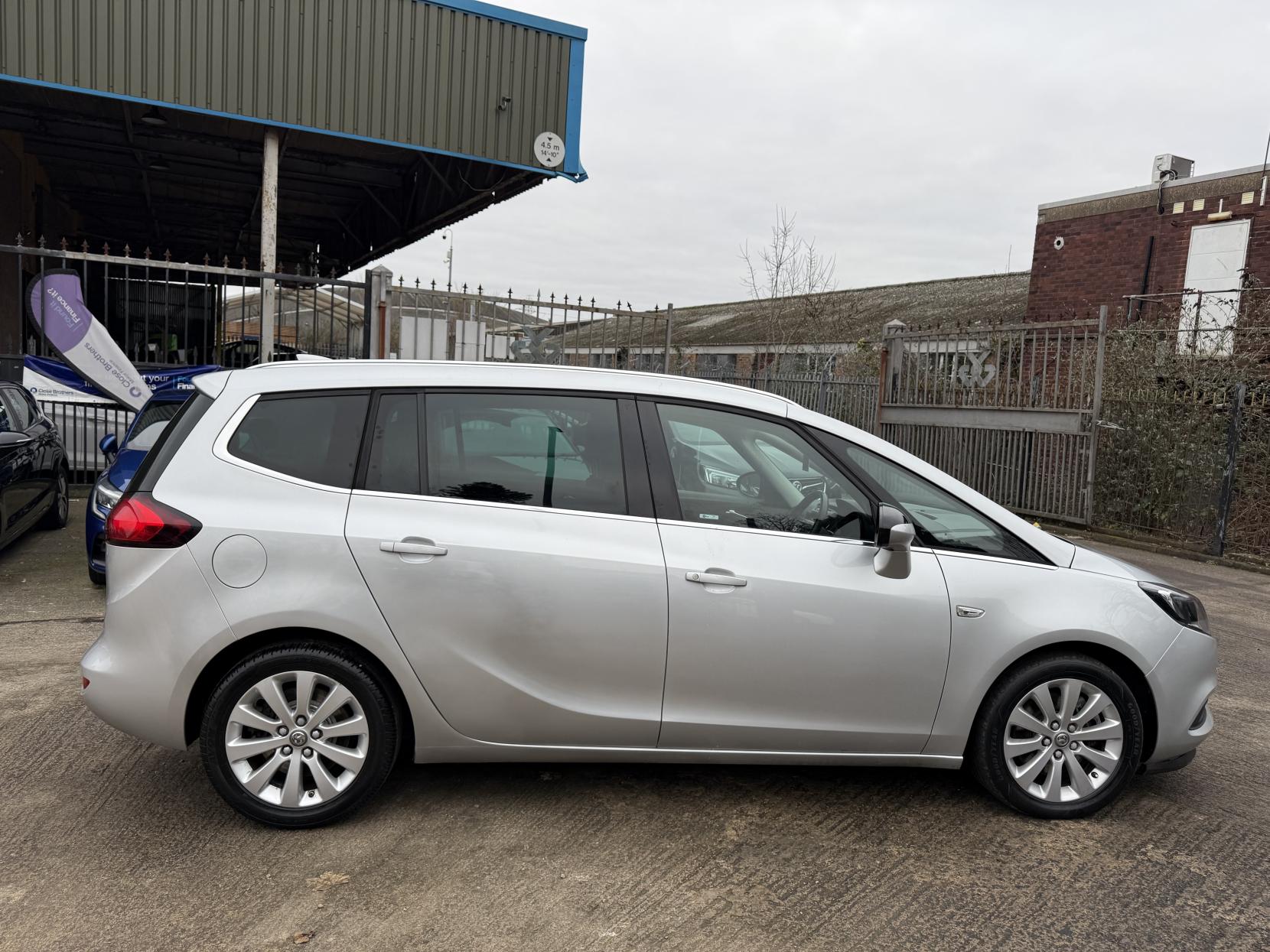 Vauxhall Zafira Tourer 2.0 CDTi Tech Line MPV 5dr Diesel Manual Euro 6 (s/s) (170 ps)