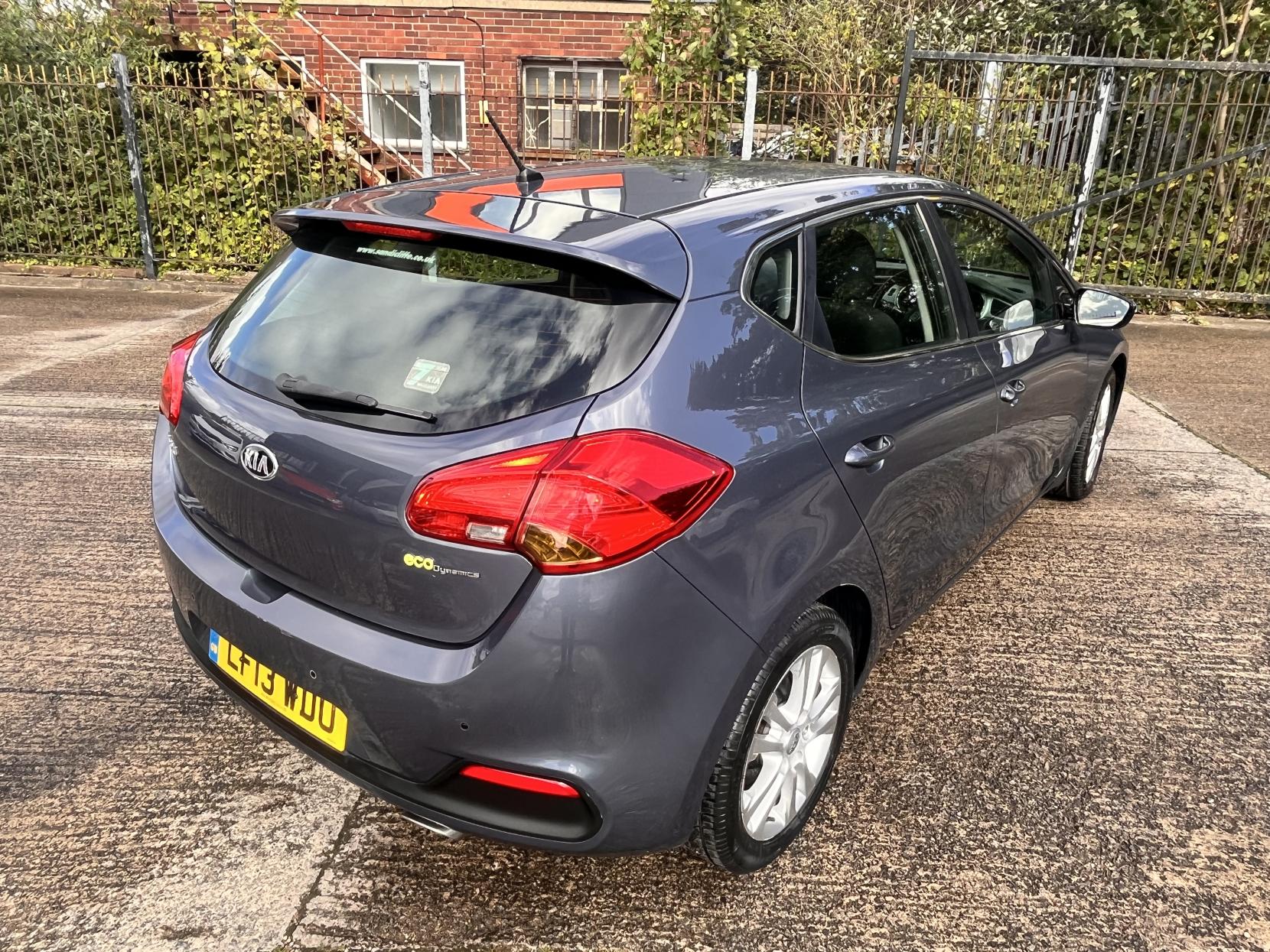 Kia Ceed 1.6 GDi EcoDynamics 2 Hatchback 5dr Petrol Manual Euro 5 (s/s) (133 bhp)