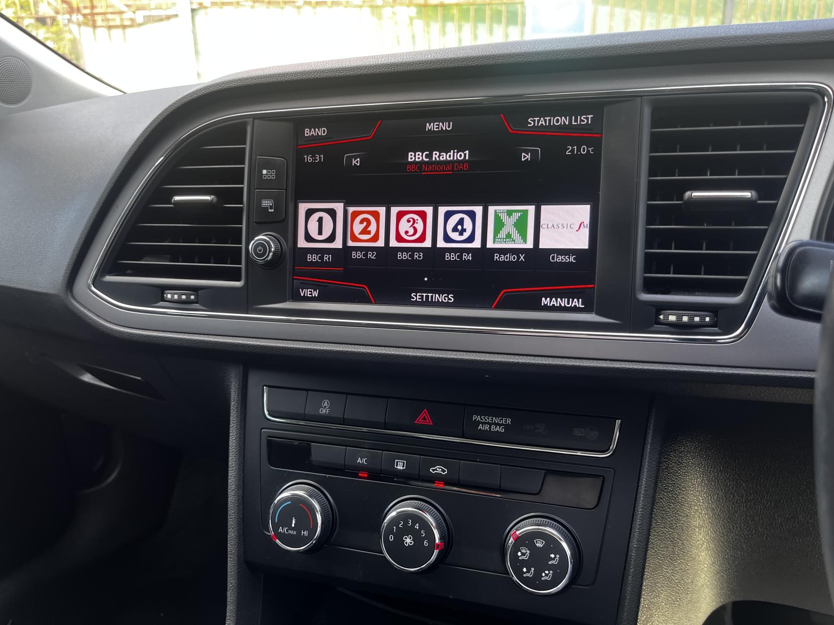 SEAT Leon 1.2 TSI SE Dynamic Technology Hatchback 5dr Petrol Manual Euro 6 (s/s) (110 ps)