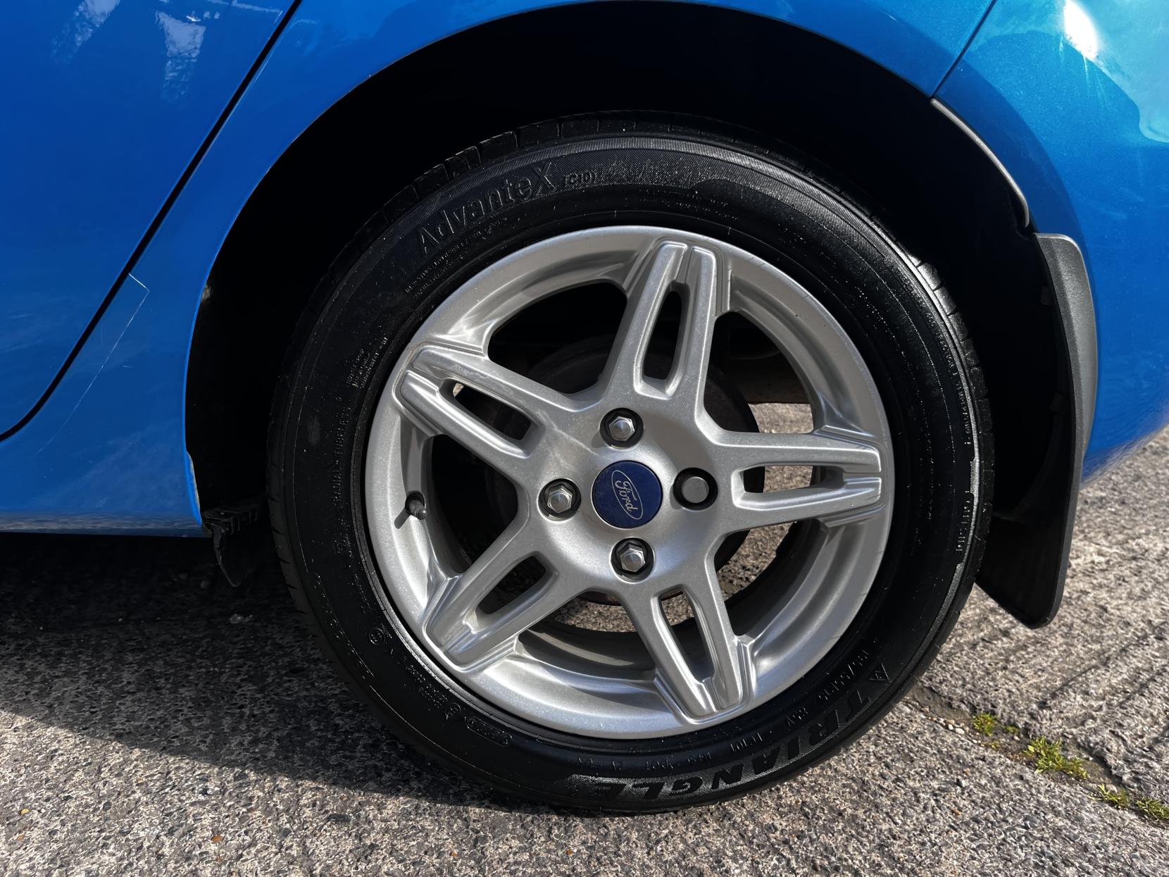 Ford Fiesta 1.0T EcoBoost Zetec Hatchback 5dr Petrol Manual Euro 5 (s/s) (100 ps)