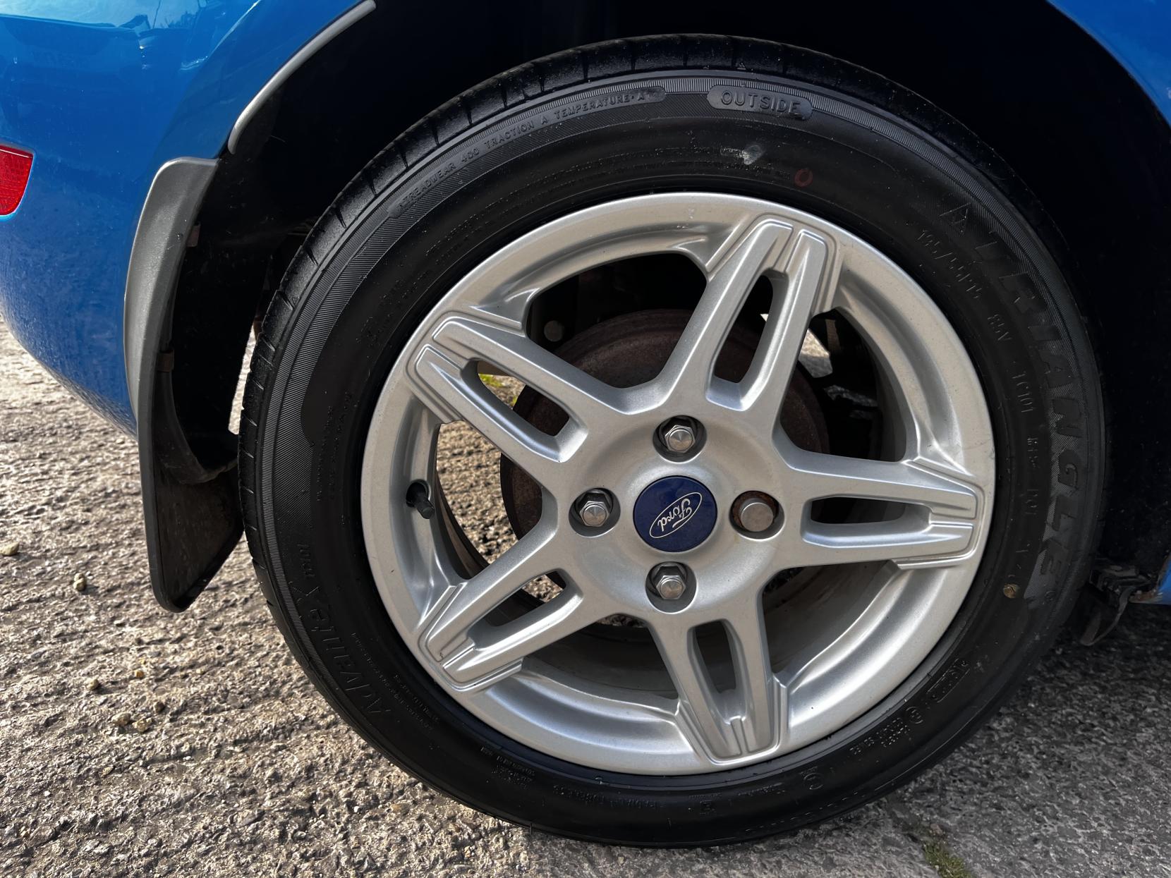 Ford Fiesta 1.0T EcoBoost Zetec Hatchback 5dr Petrol Manual Euro 5 (s/s) (100 ps)