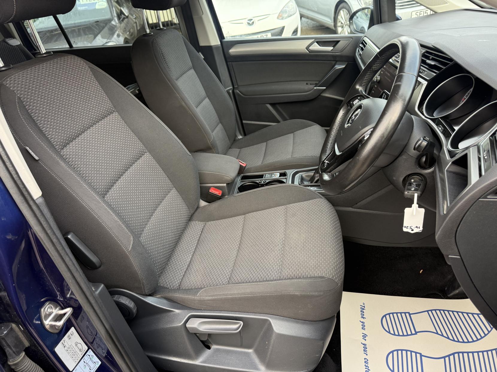 Volkswagen Touran 2.0 TDI SE MPV 5dr Diesel DSG Euro 6 (s/s) (150 ps)