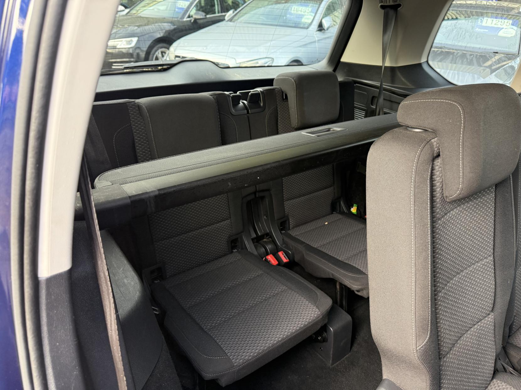 Volkswagen Touran 2.0 TDI SE MPV 5dr Diesel DSG Euro 6 (s/s) (150 ps)