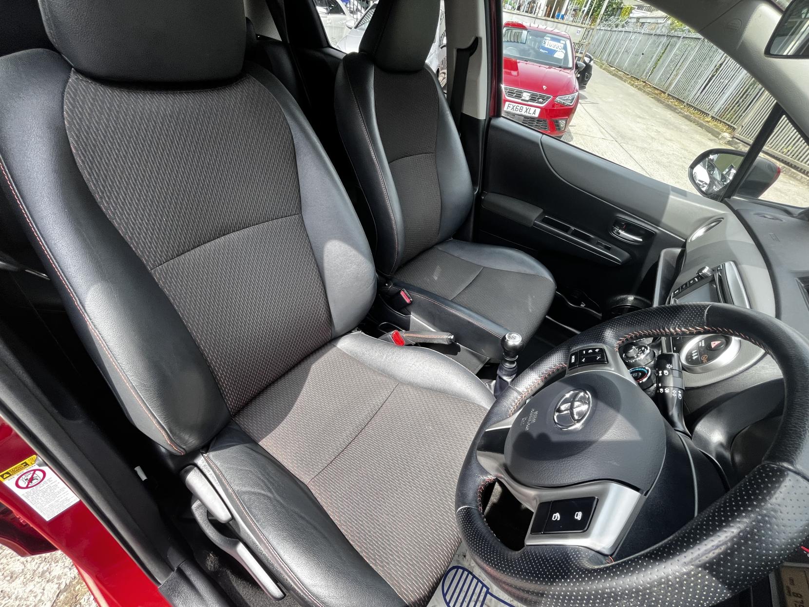 Toyota Yaris 1.33 Dual VVT-i SR Hatchback 5dr Petrol Manual Euro 5 (101 ps)