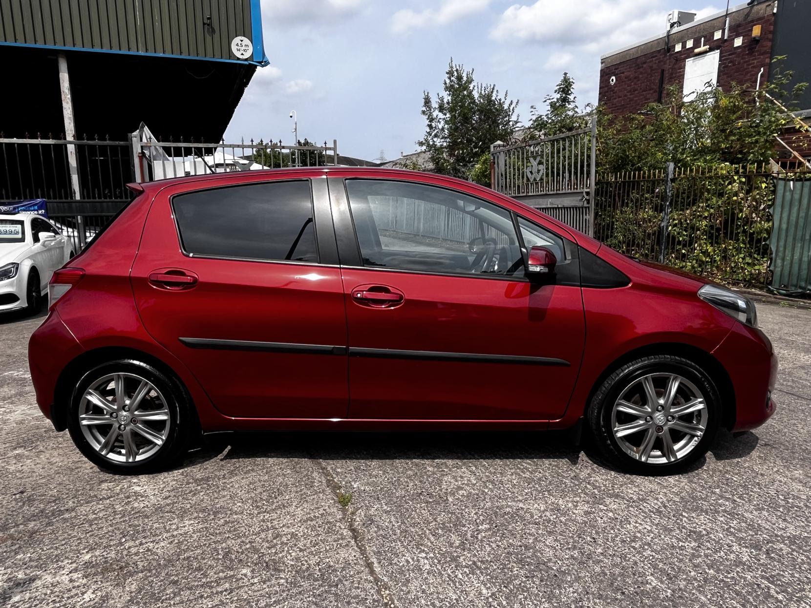 Toyota Yaris 1.33 Dual VVT-i SR Hatchback 5dr Petrol Manual Euro 5 (101 ps)