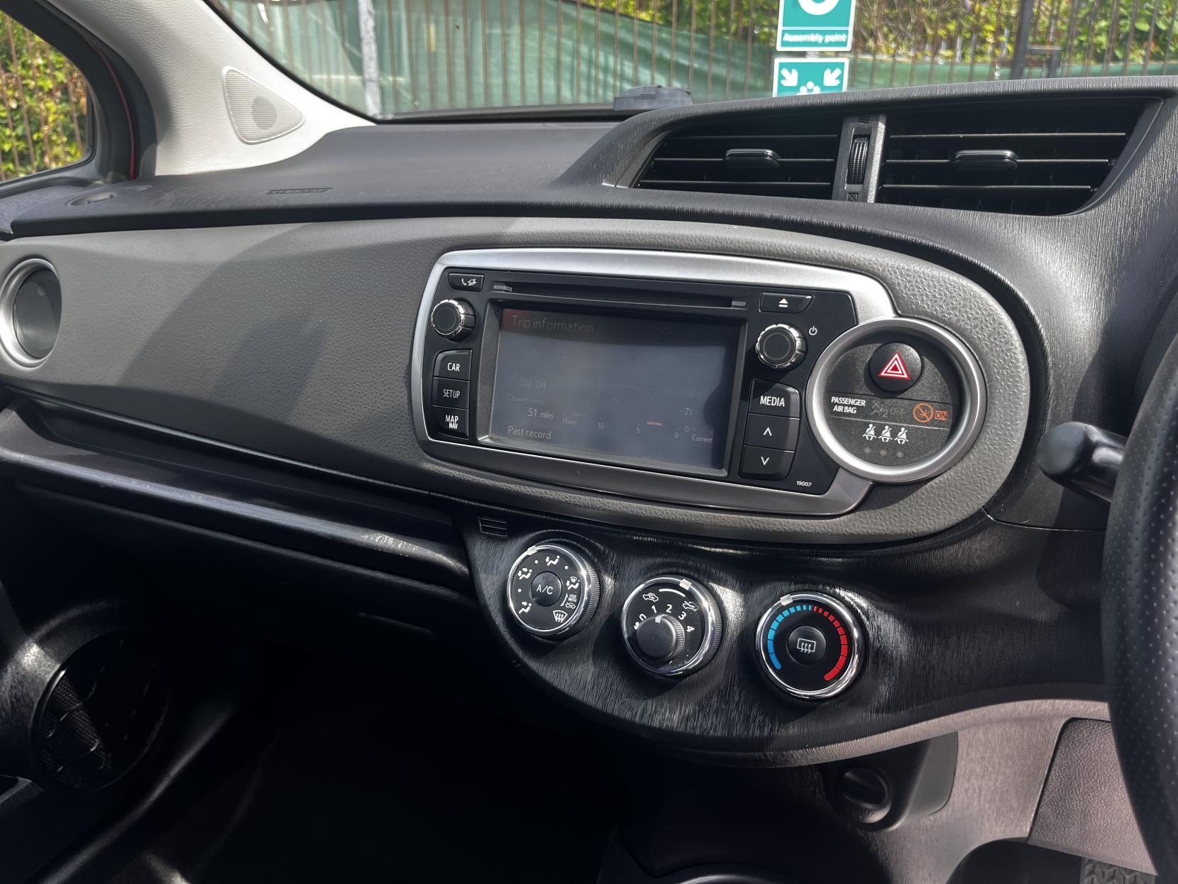 Toyota Yaris 1.33 Dual VVT-i SR Hatchback 5dr Petrol Manual Euro 5 (101 ps)