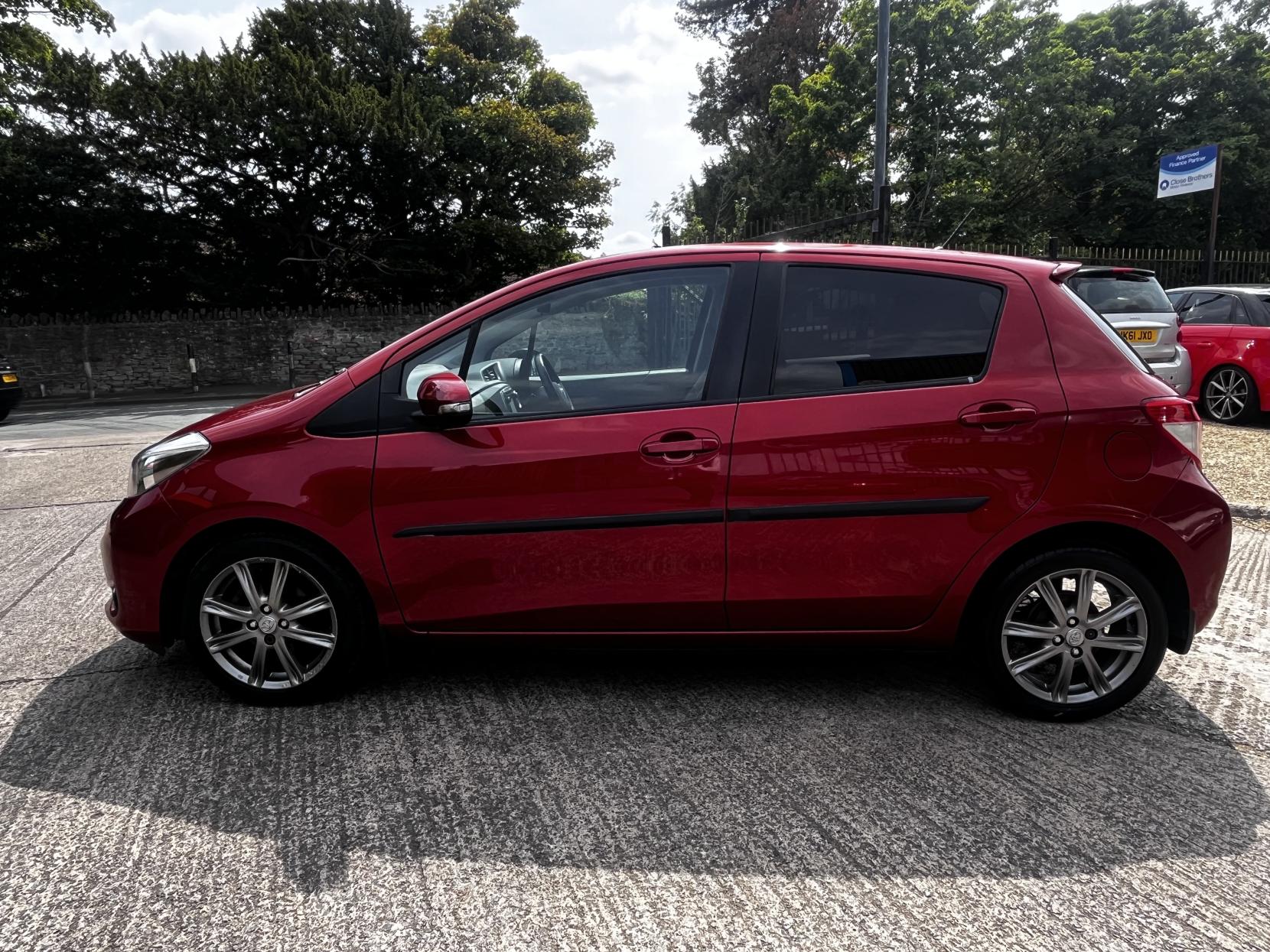 Toyota Yaris 1.33 Dual VVT-i SR Hatchback 5dr Petrol Manual Euro 5 (101 ps)
