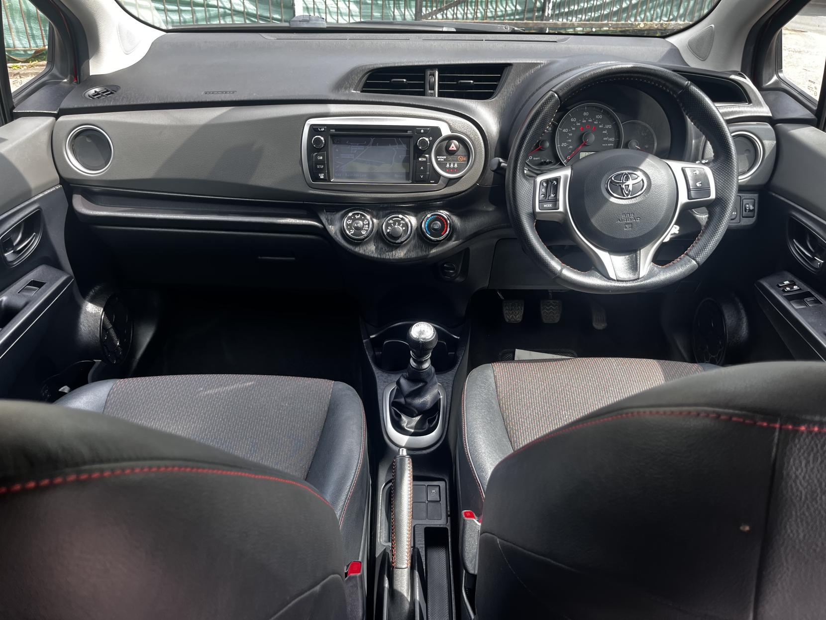 Toyota Yaris 1.33 Dual VVT-i SR Hatchback 5dr Petrol Manual Euro 5 (101 ps)