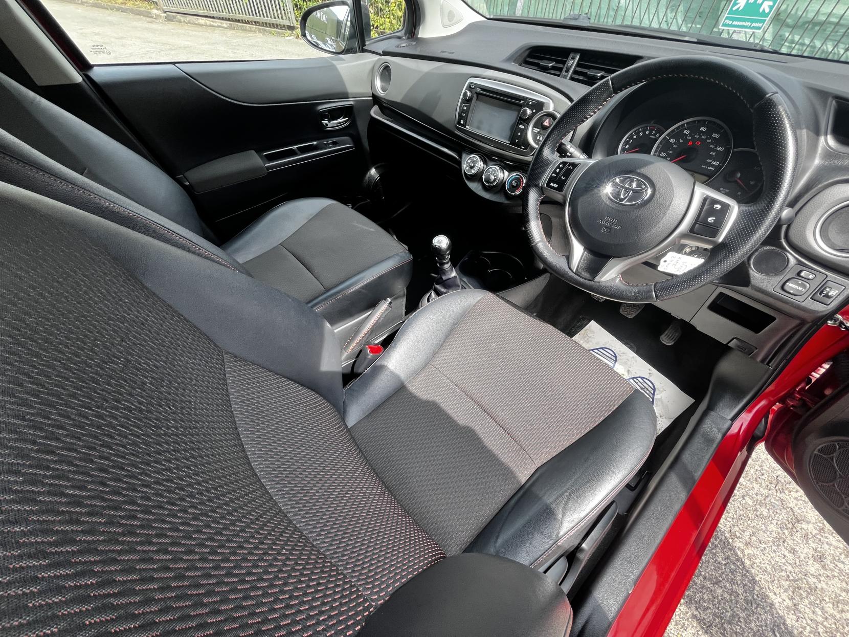Toyota Yaris 1.33 Dual VVT-i SR Hatchback 5dr Petrol Manual Euro 5 (101 ps)