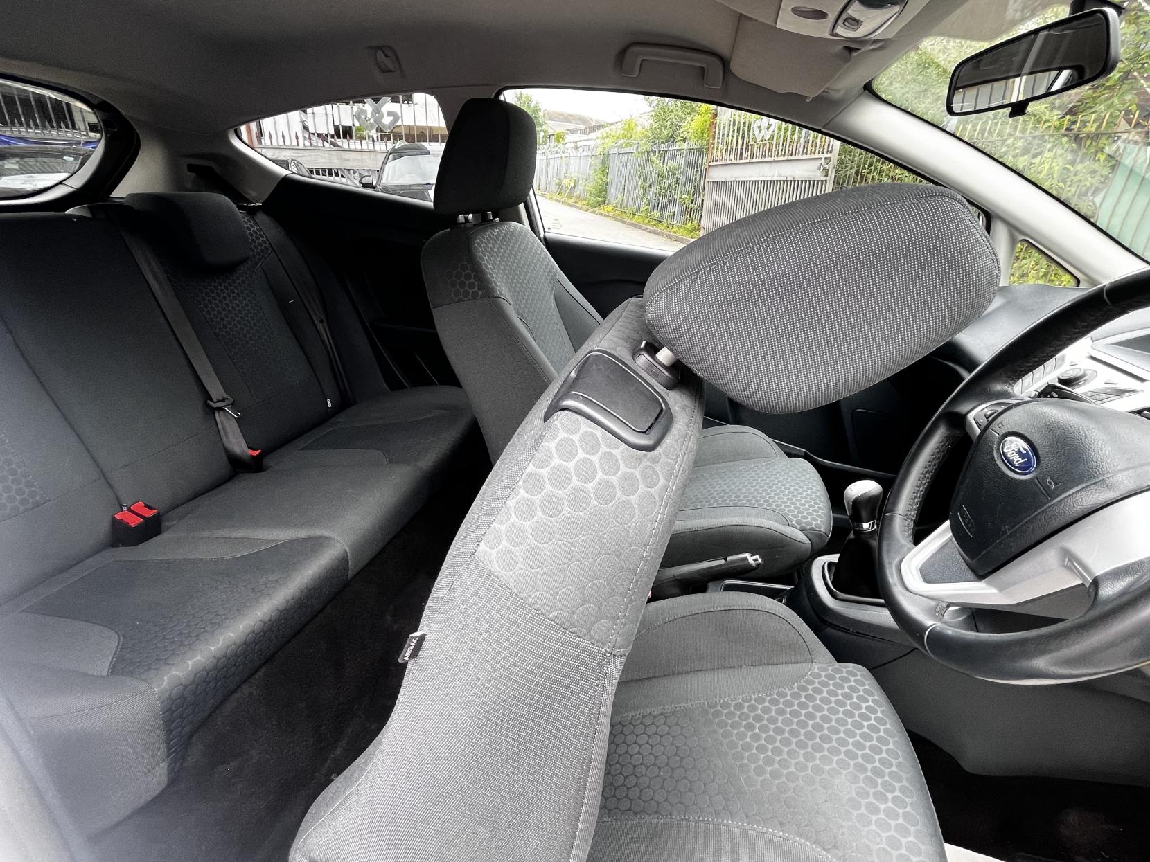 Ford Fiesta 1.6 Zetec S Hatchback 3dr Petrol Manual (134 g/km, 118 bhp)