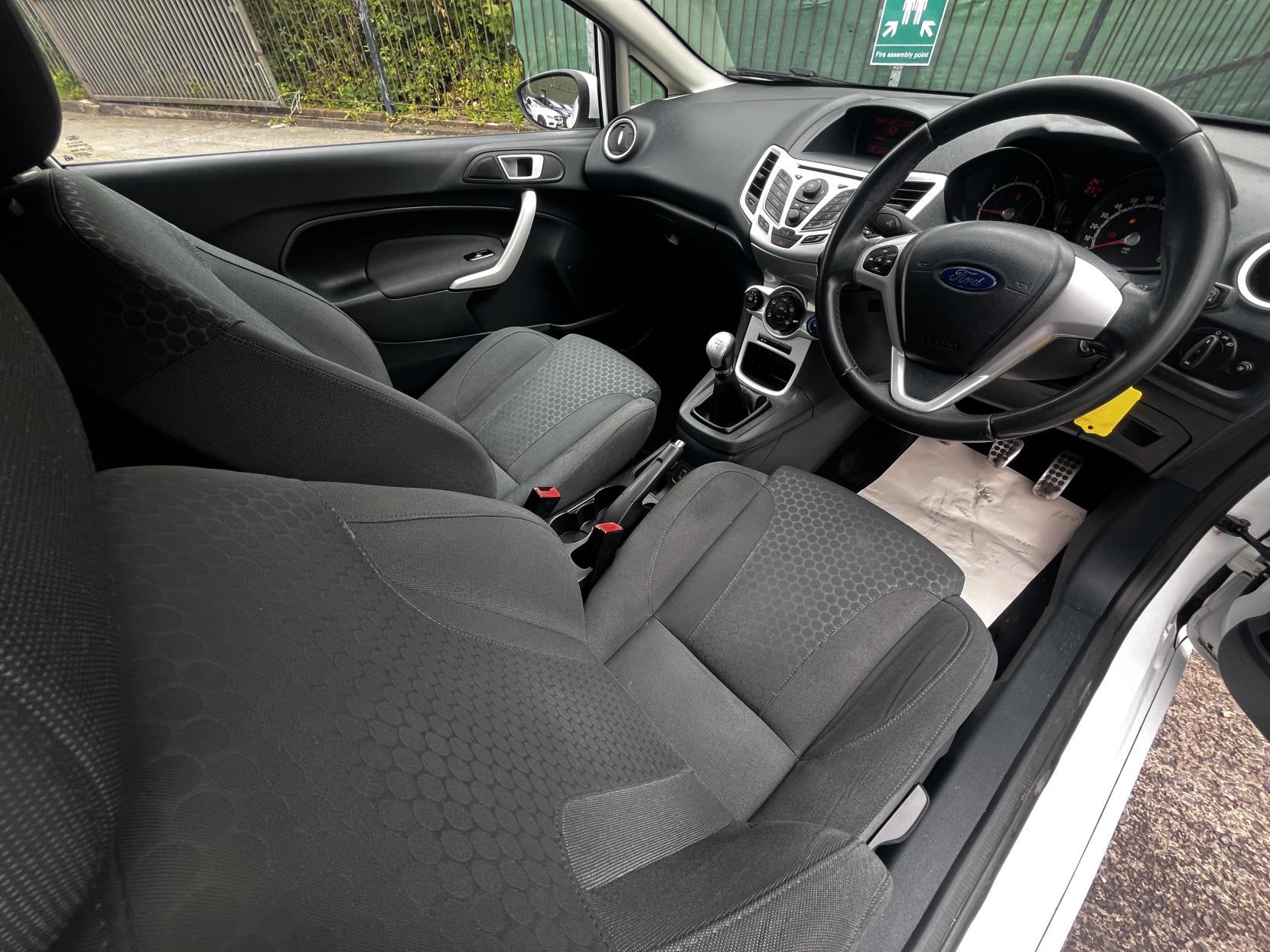 Ford Fiesta 1.6 Zetec S Hatchback 3dr Petrol Manual (134 g/km, 118 bhp)