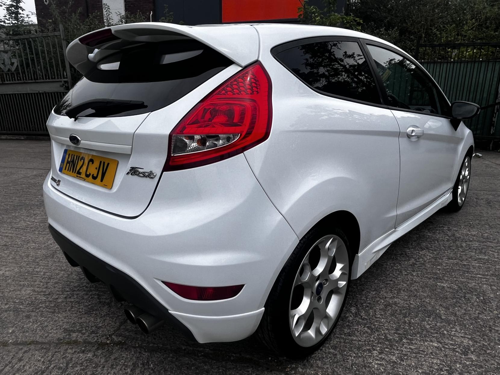 Ford Fiesta 1.6 Zetec S Hatchback 3dr Petrol Manual (134 g/km, 118 bhp)