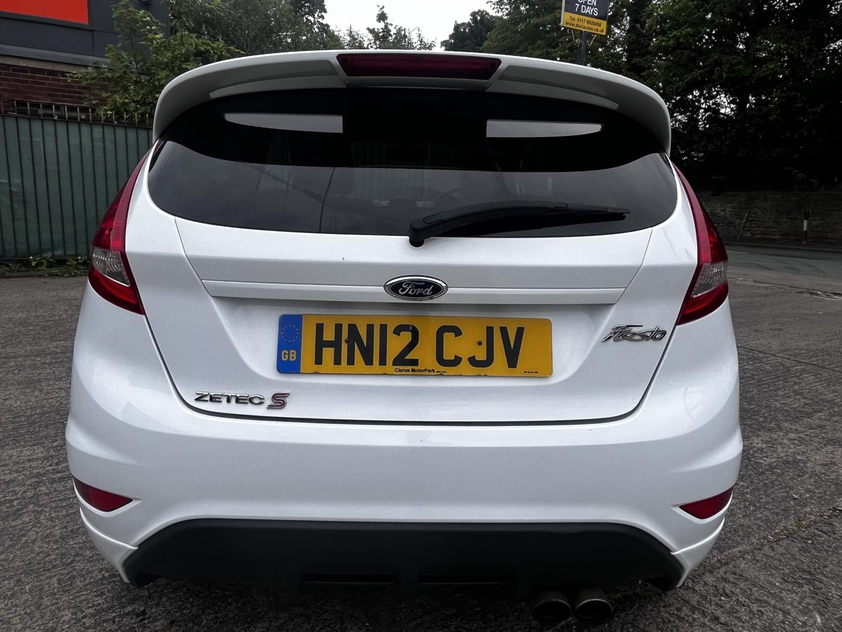 Ford Fiesta 1.6 Zetec S Hatchback 3dr Petrol Manual (134 g/km, 118 bhp)