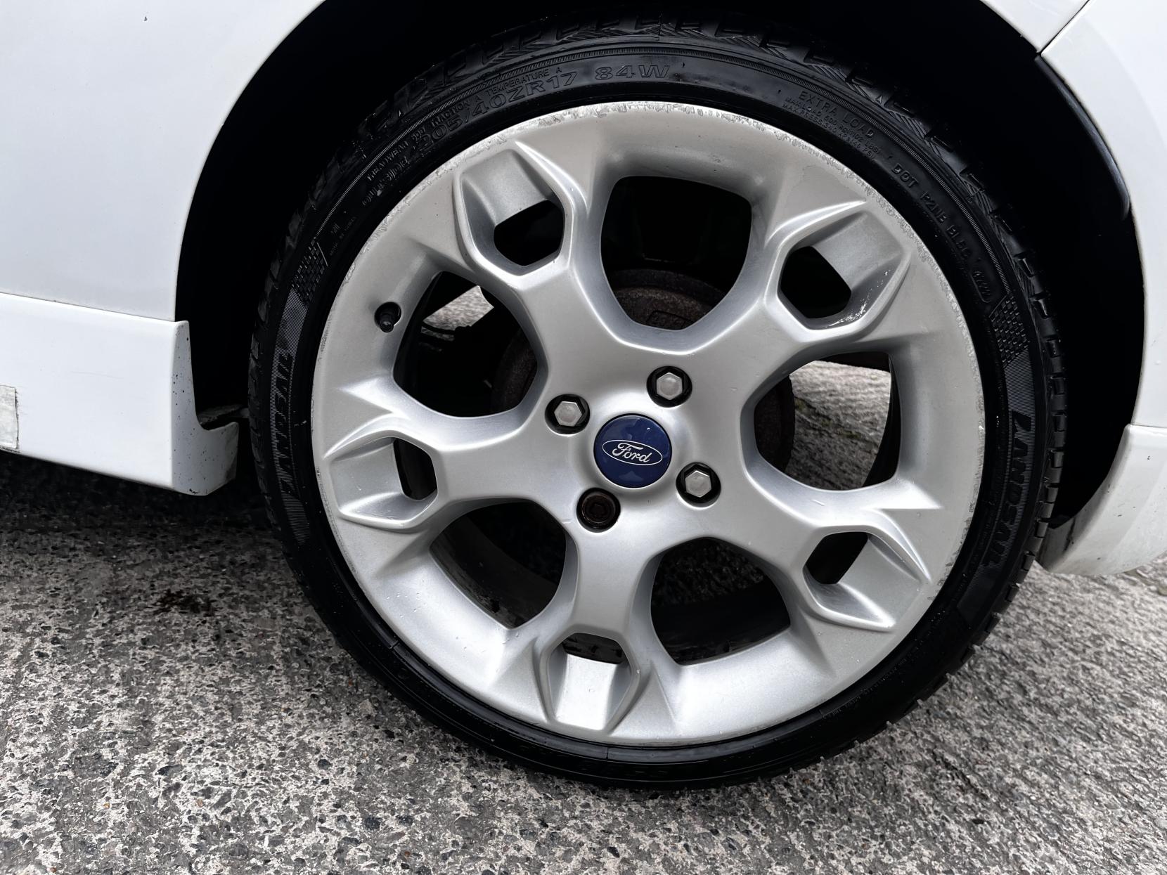 Ford Fiesta 1.6 Zetec S Hatchback 3dr Petrol Manual (134 g/km, 118 bhp)