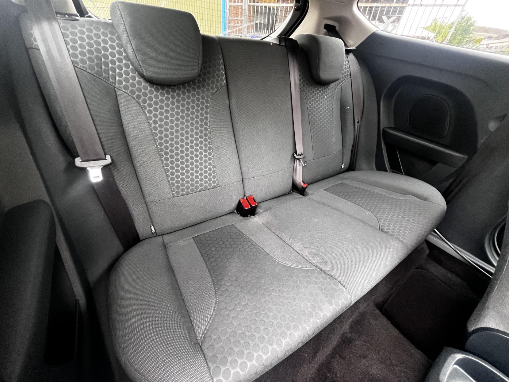 Ford Fiesta 1.6 Zetec S Hatchback 3dr Petrol Manual (134 g/km, 118 bhp)