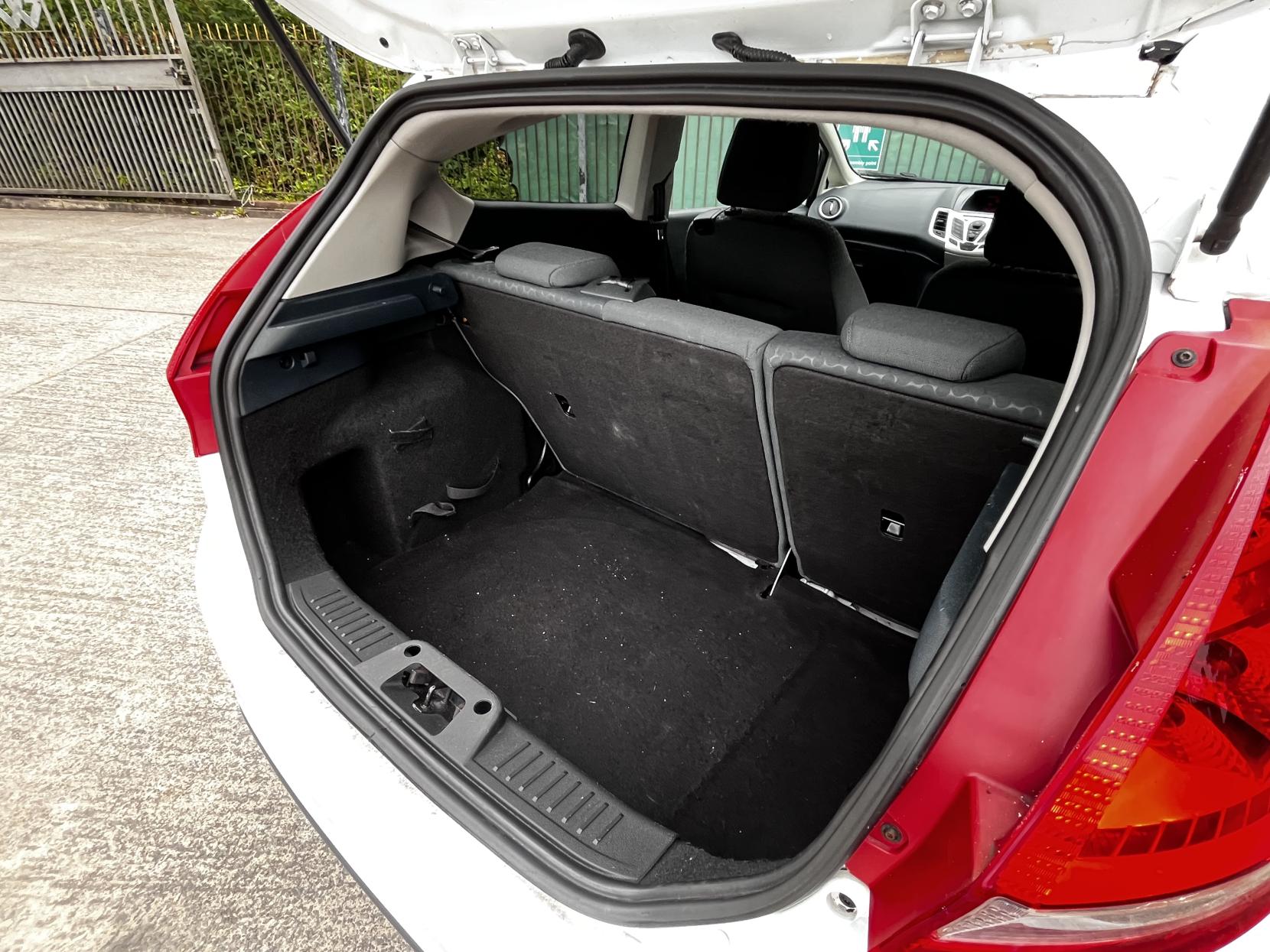 Ford Fiesta 1.6 Zetec S Hatchback 3dr Petrol Manual (134 g/km, 118 bhp)