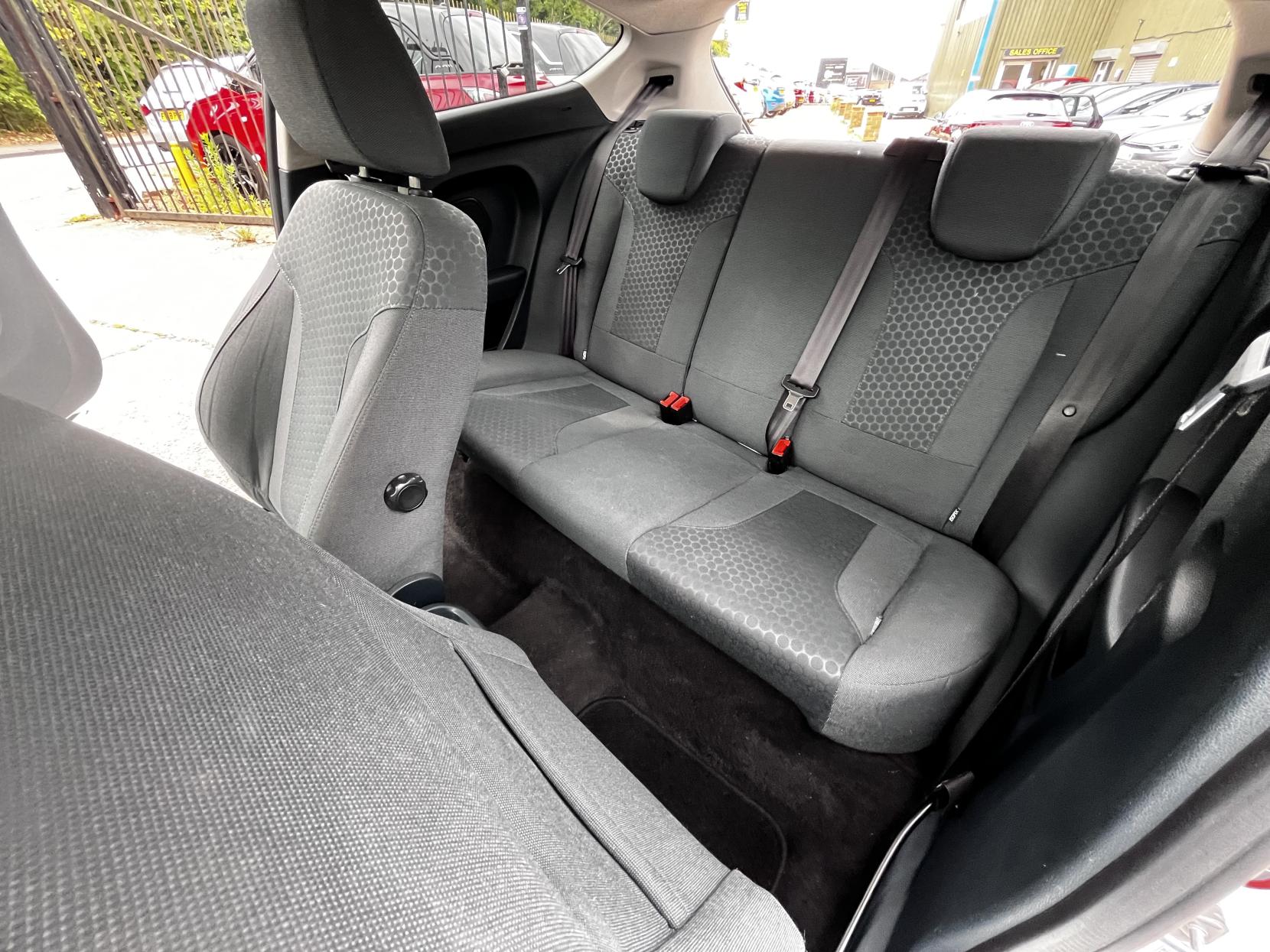 Ford Fiesta 1.6 Zetec S Hatchback 3dr Petrol Manual (134 g/km, 118 bhp)