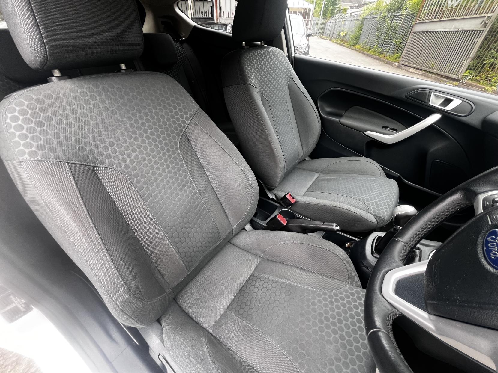 Ford Fiesta 1.6 Zetec S Hatchback 3dr Petrol Manual (134 g/km, 118 bhp)