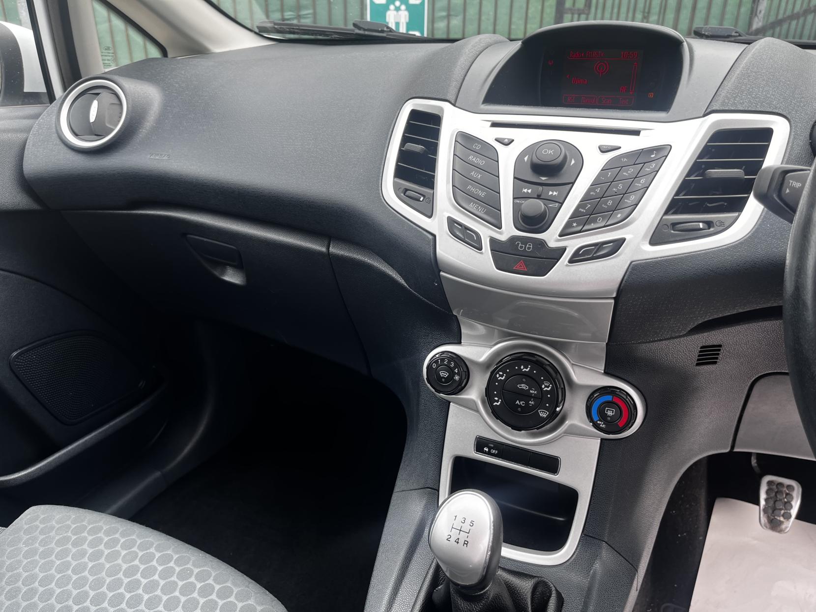 Ford Fiesta 1.6 Zetec S Hatchback 3dr Petrol Manual (134 g/km, 118 bhp)