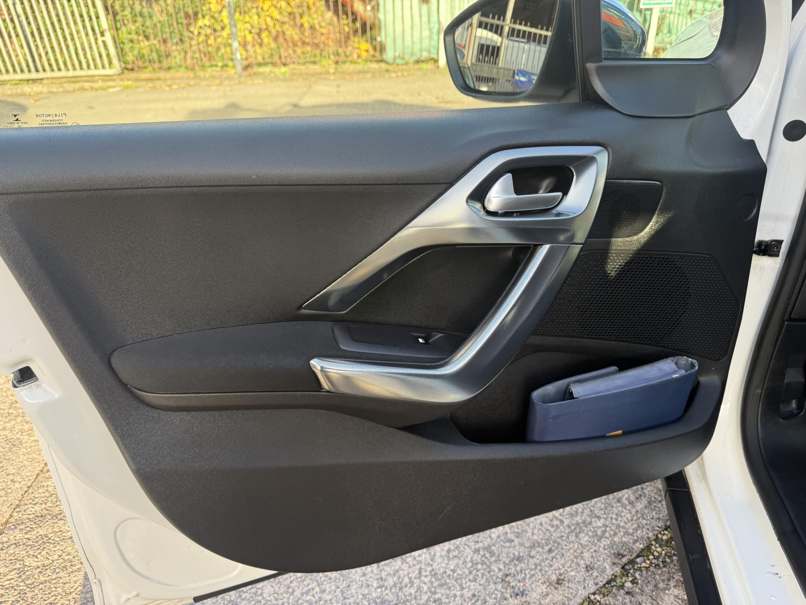 Peugeot 2008 1.6 e-HDi Allure SUV 5dr Diesel Manual Euro 5 (s/s) (92 ps)