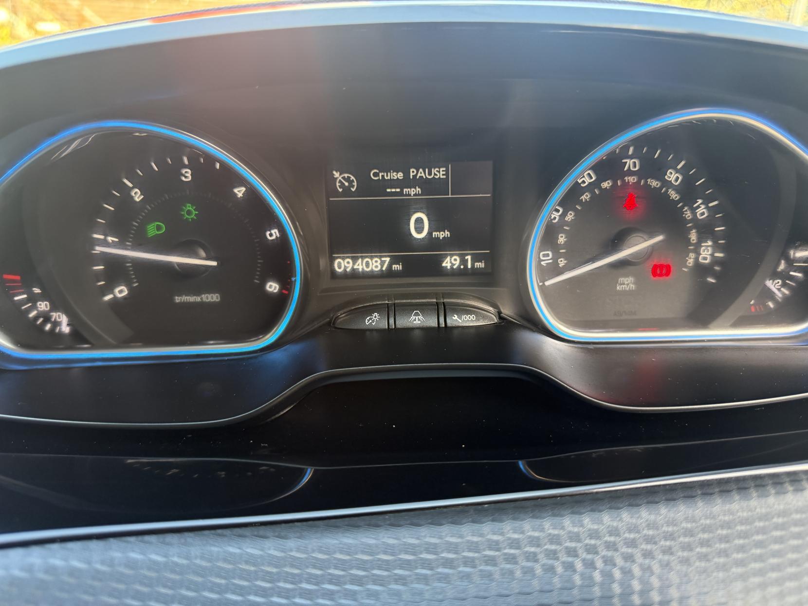 Peugeot 2008 1.6 e-HDi Allure SUV 5dr Diesel Manual Euro 5 (s/s) (92 ps)