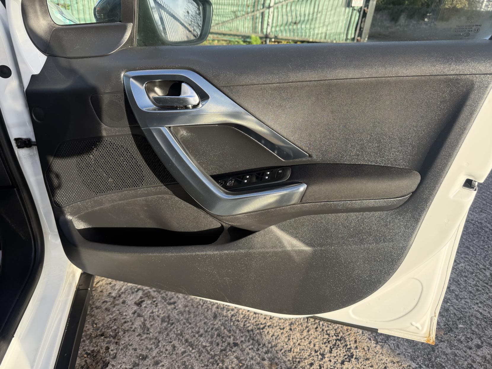 Peugeot 2008 1.6 e-HDi Allure SUV 5dr Diesel Manual Euro 5 (s/s) (92 ps)