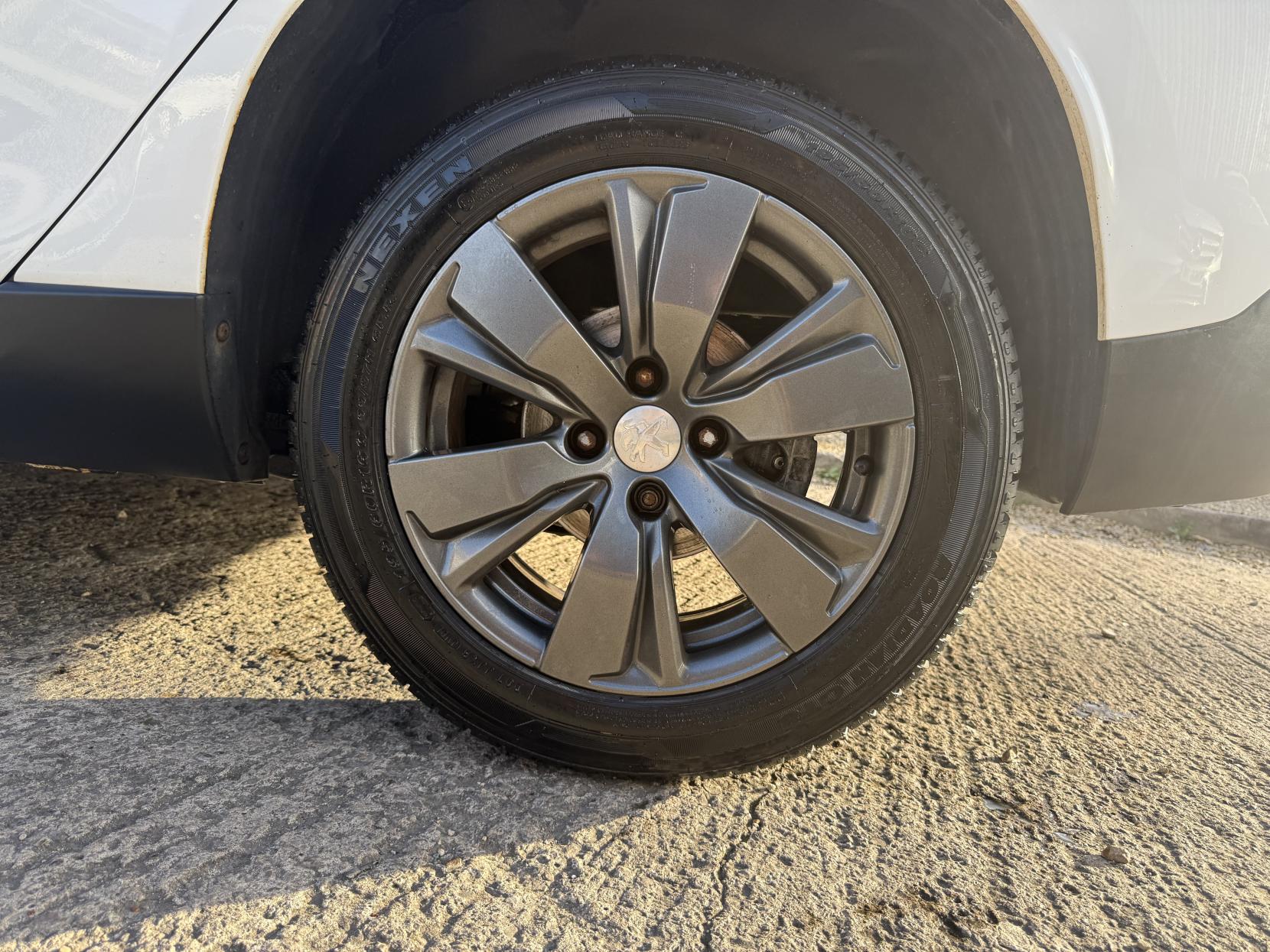 Peugeot 2008 1.6 e-HDi Allure SUV 5dr Diesel Manual Euro 5 (s/s) (92 ps)