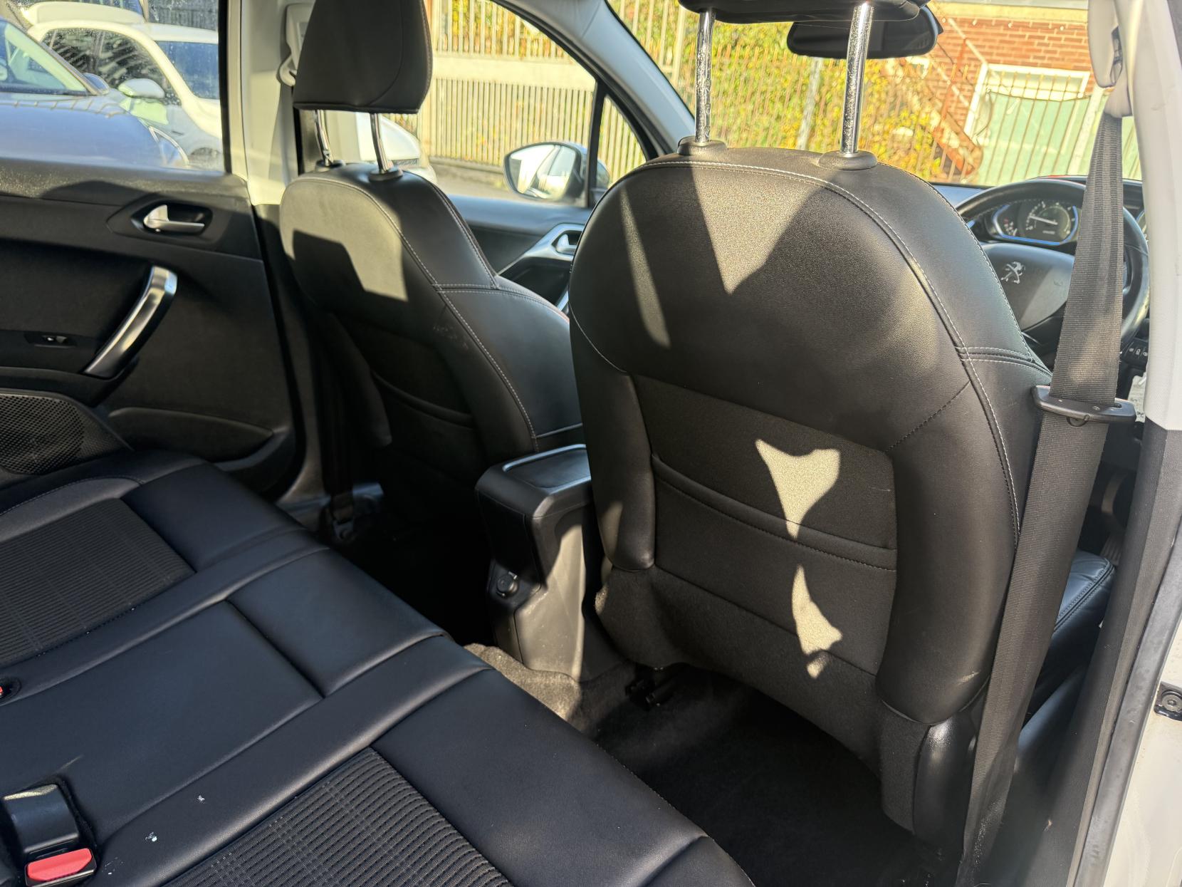 Peugeot 2008 1.6 e-HDi Allure SUV 5dr Diesel Manual Euro 5 (s/s) (92 ps)