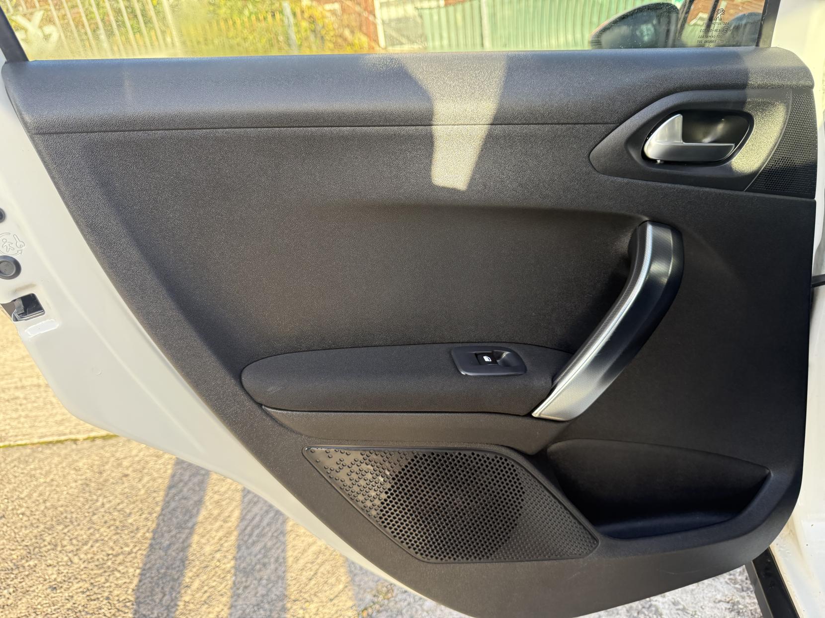 Peugeot 2008 1.6 e-HDi Allure SUV 5dr Diesel Manual Euro 5 (s/s) (92 ps)