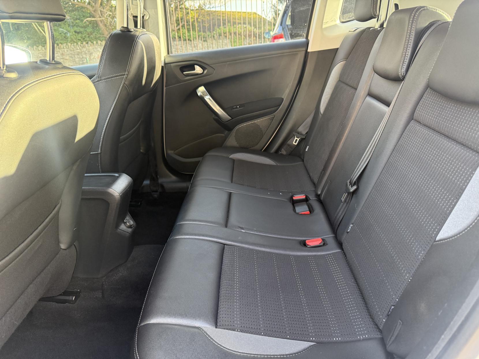 Peugeot 2008 1.6 e-HDi Allure SUV 5dr Diesel Manual Euro 5 (s/s) (92 ps)