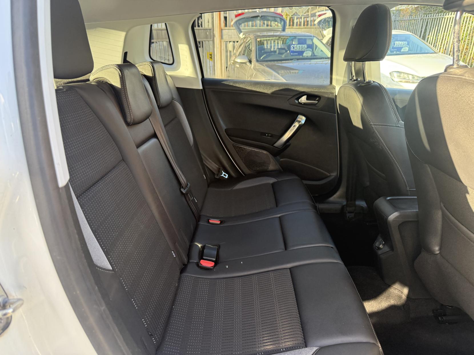 Peugeot 2008 1.6 e-HDi Allure SUV 5dr Diesel Manual Euro 5 (s/s) (92 ps)