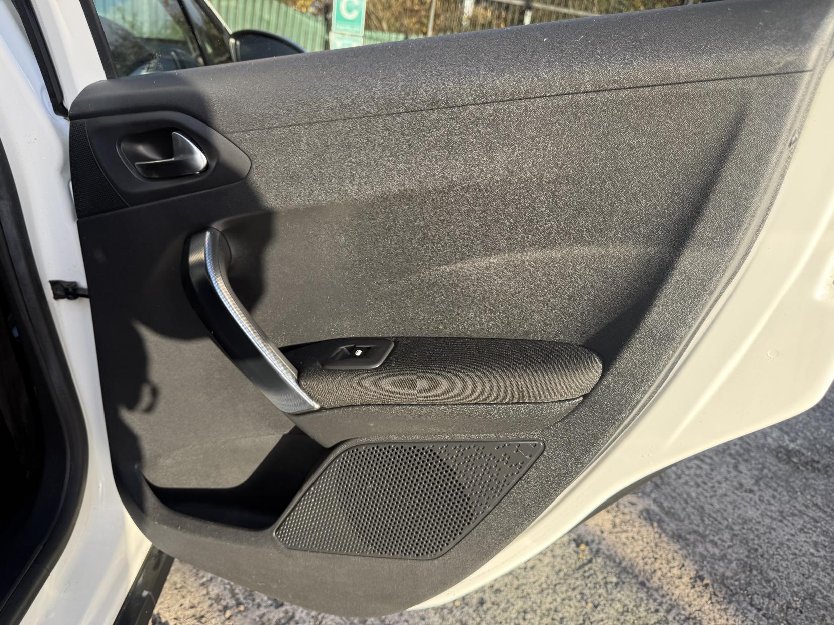 Peugeot 2008 1.6 e-HDi Allure SUV 5dr Diesel Manual Euro 5 (s/s) (92 ps)