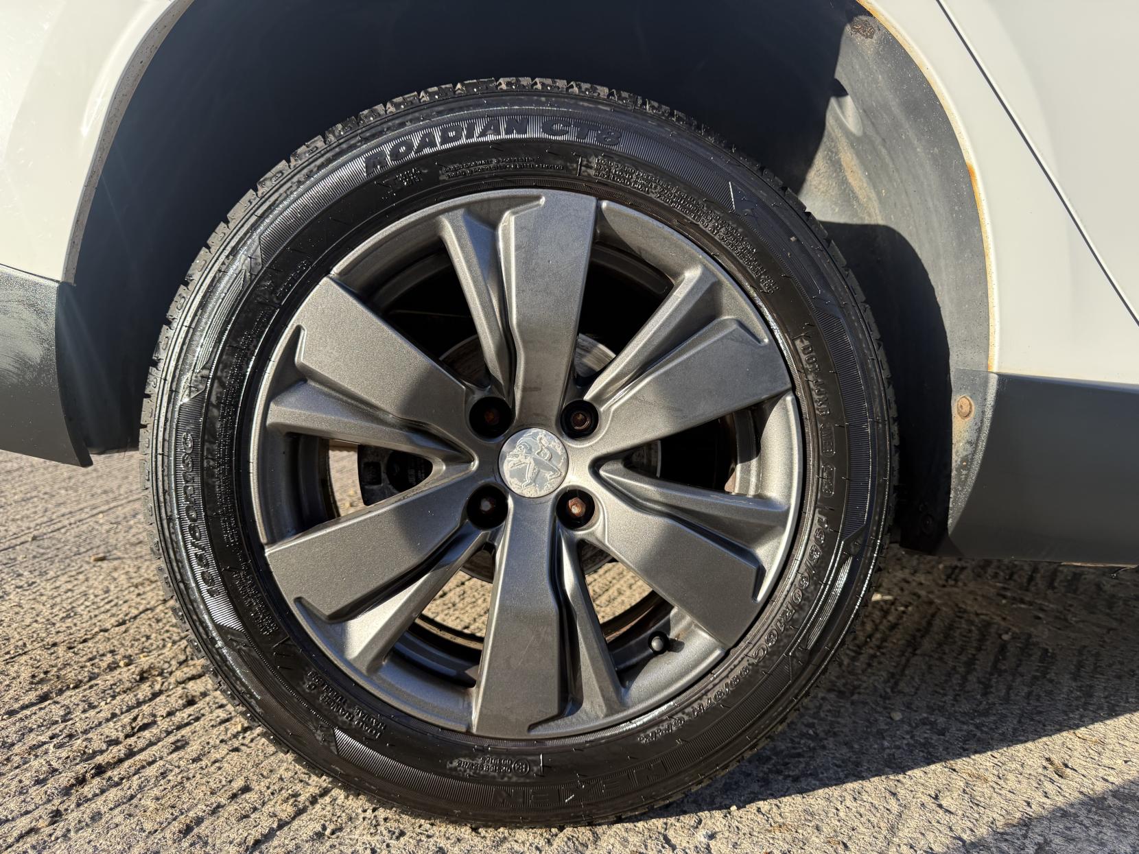 Peugeot 2008 1.6 e-HDi Allure SUV 5dr Diesel Manual Euro 5 (s/s) (92 ps)