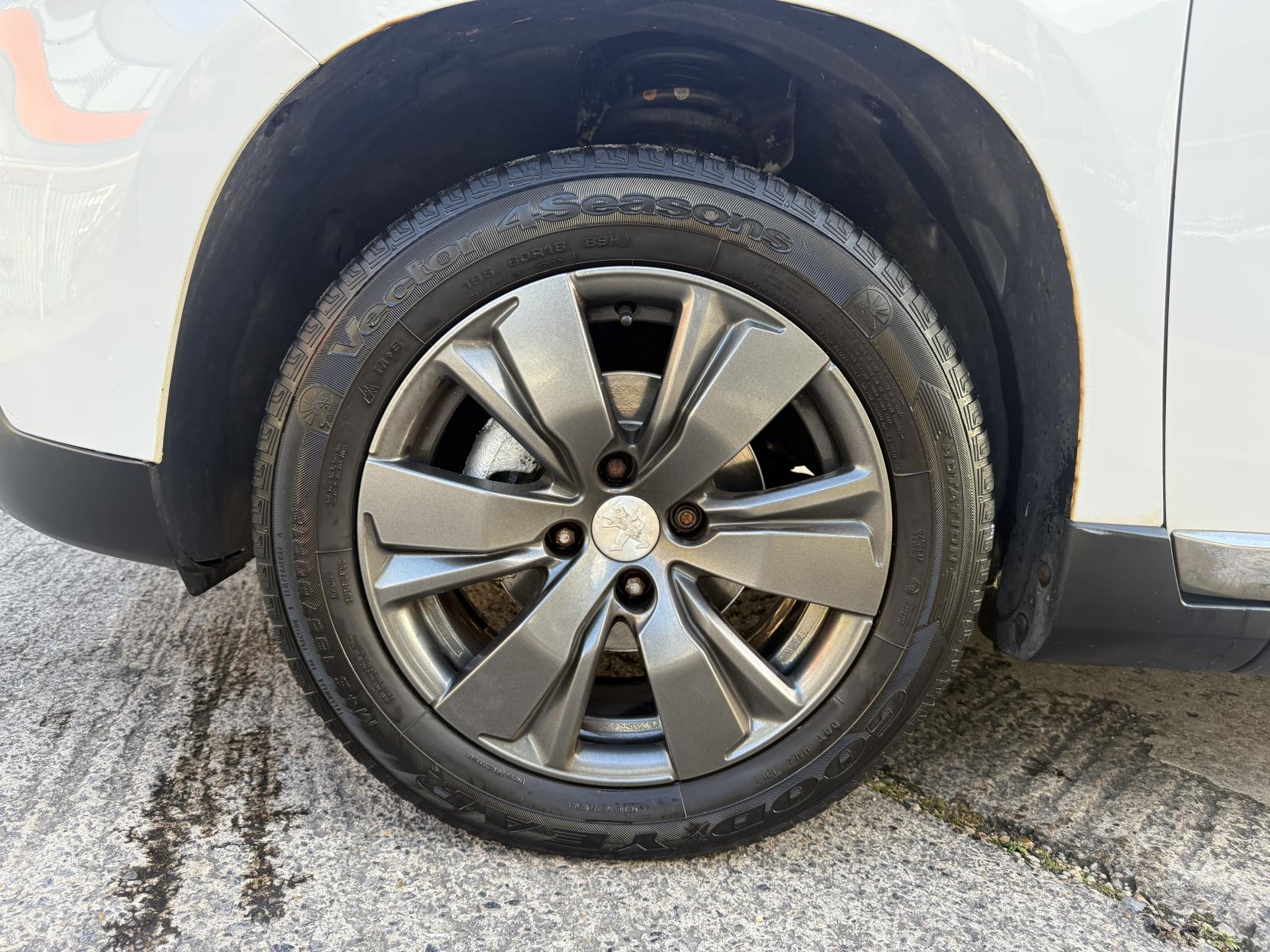 Peugeot 2008 1.6 e-HDi Allure SUV 5dr Diesel Manual Euro 5 (s/s) (92 ps)