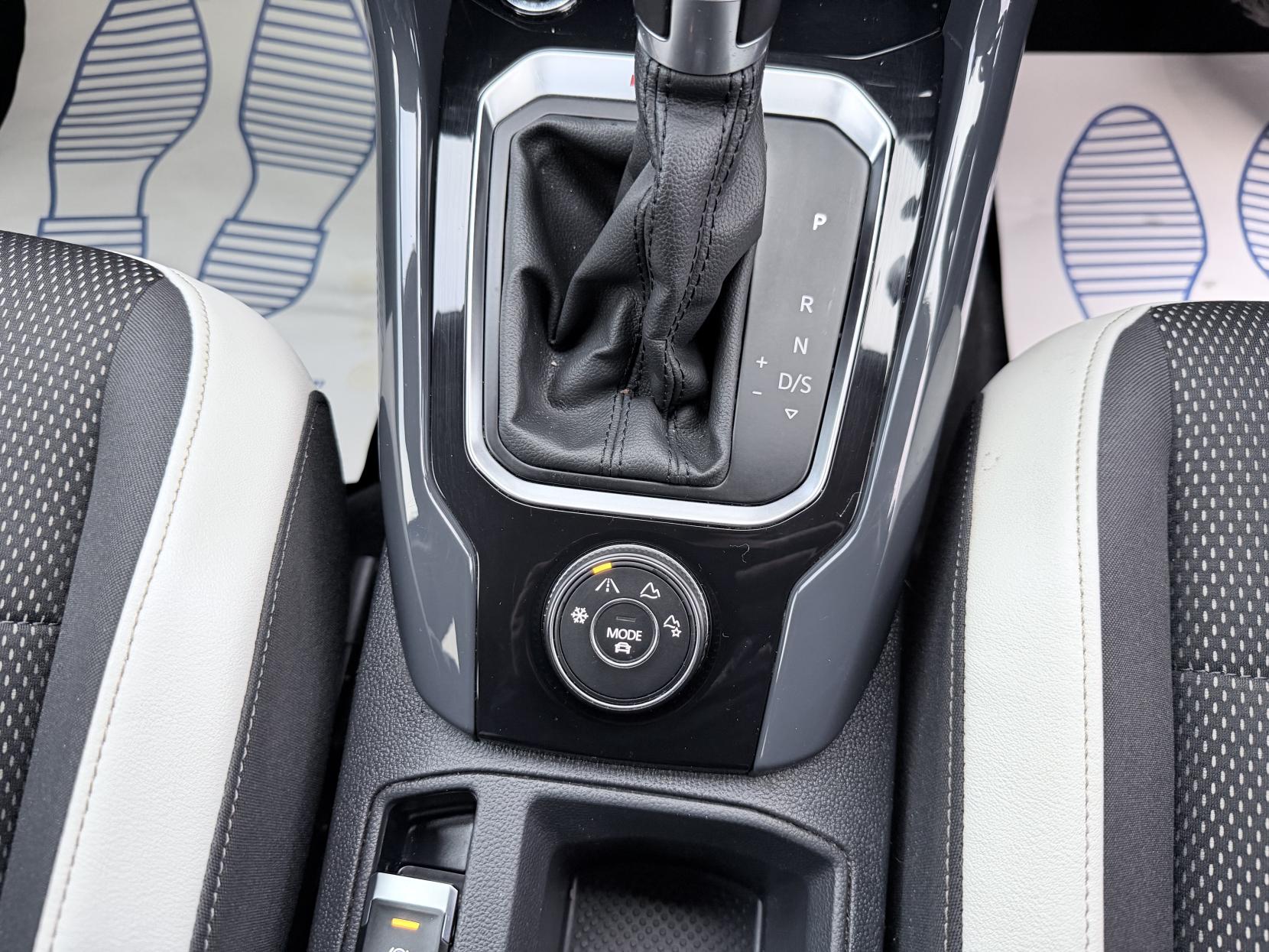 Volkswagen T-Roc 2.0 TSI SEL SUV 5dr Petrol DSG 4Motion Euro 6 (s/s) (190 ps)