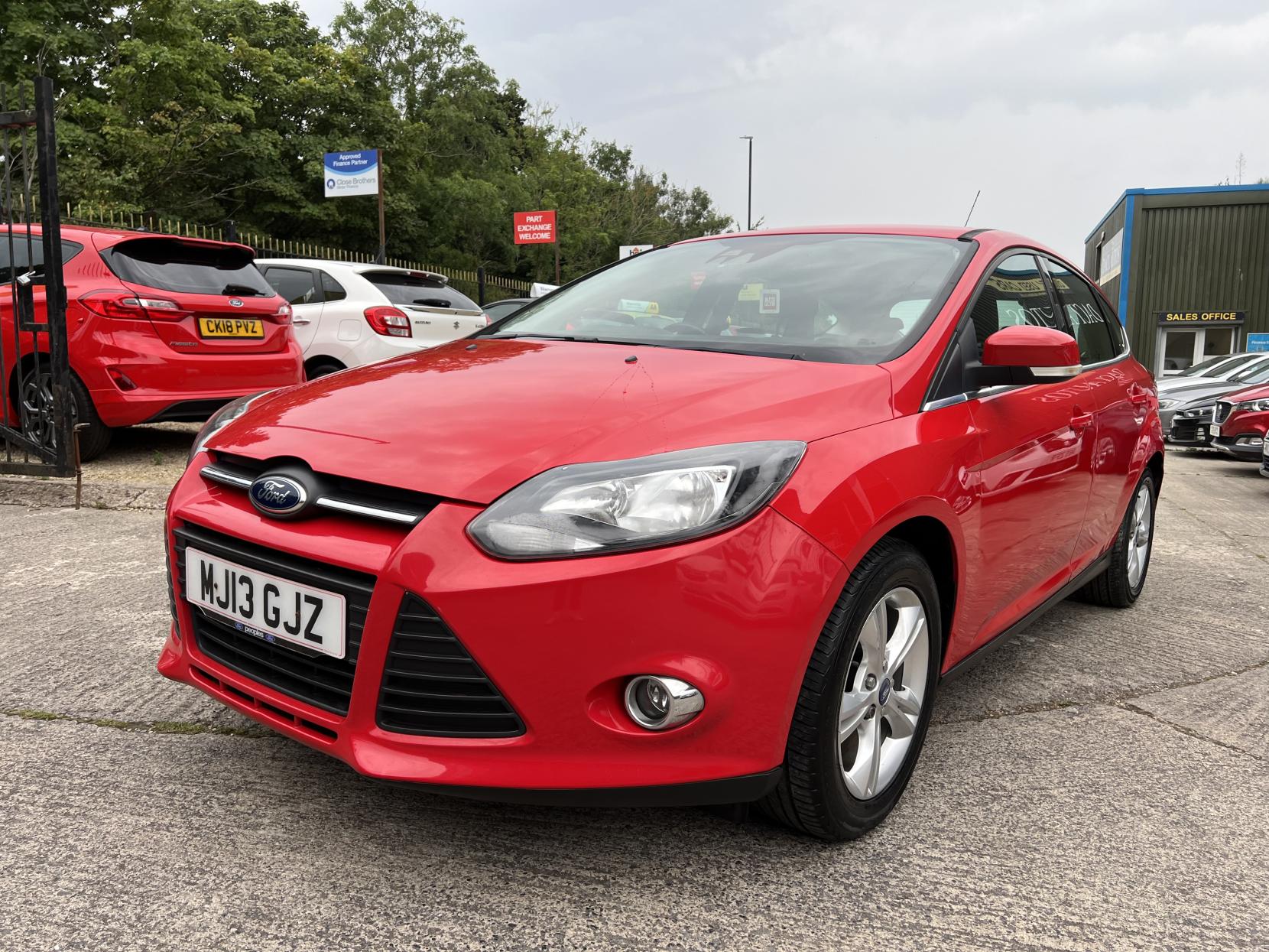 Ford Focus 1.6 Zetec Hatchback 5dr Petrol Manual Euro 5 (125 ps)