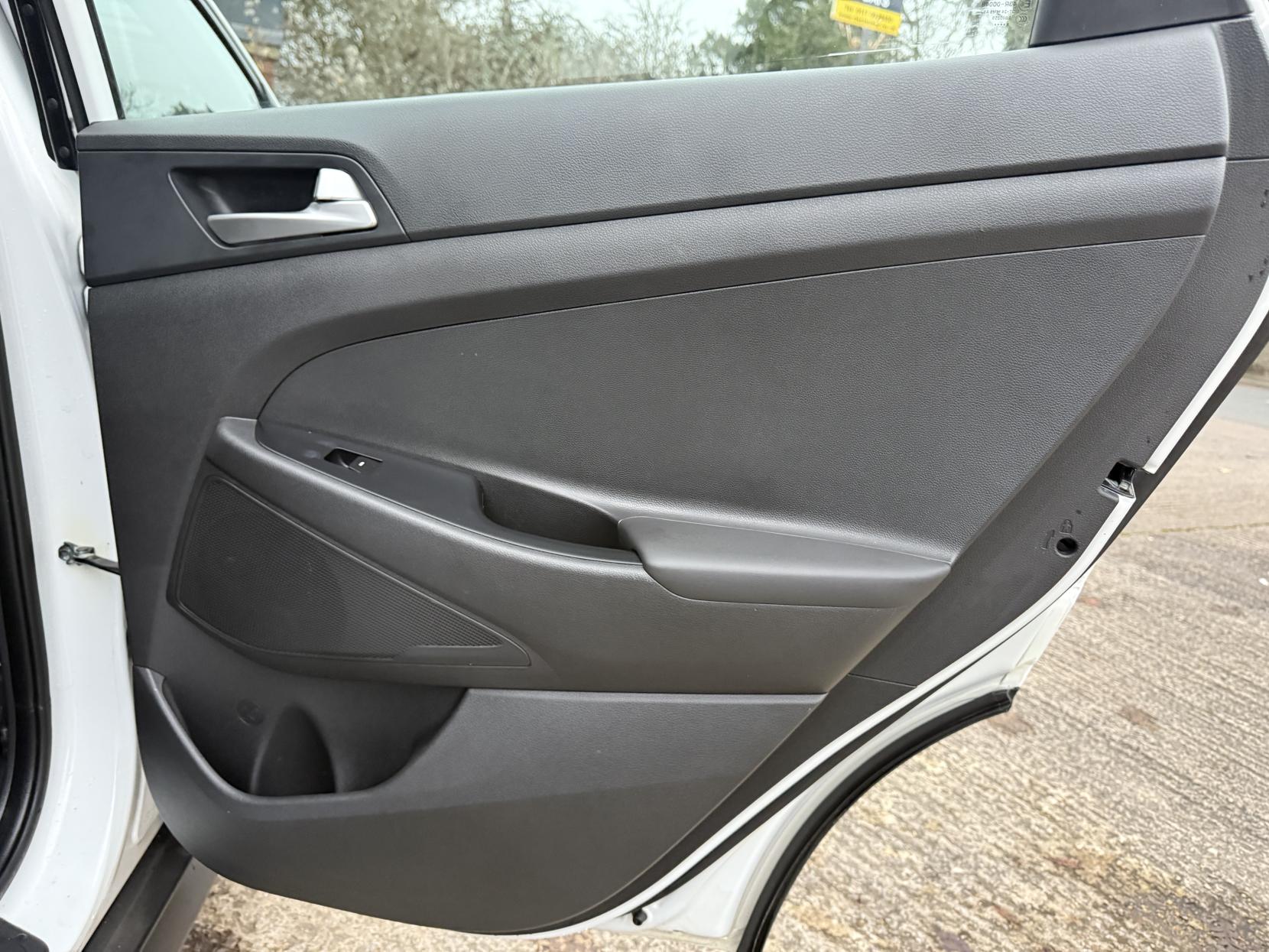 Hyundai TUCSON 1.6 GDi S Connect SUV 5dr Petrol Manual Euro 6 (s/s) (132 ps)