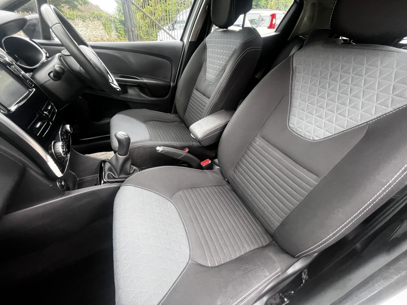 Renault Clio 0.9 TCe Dynamique S MediaNav Hatchback 5dr Petrol Manual Euro 5 (s/s) (90 ps)