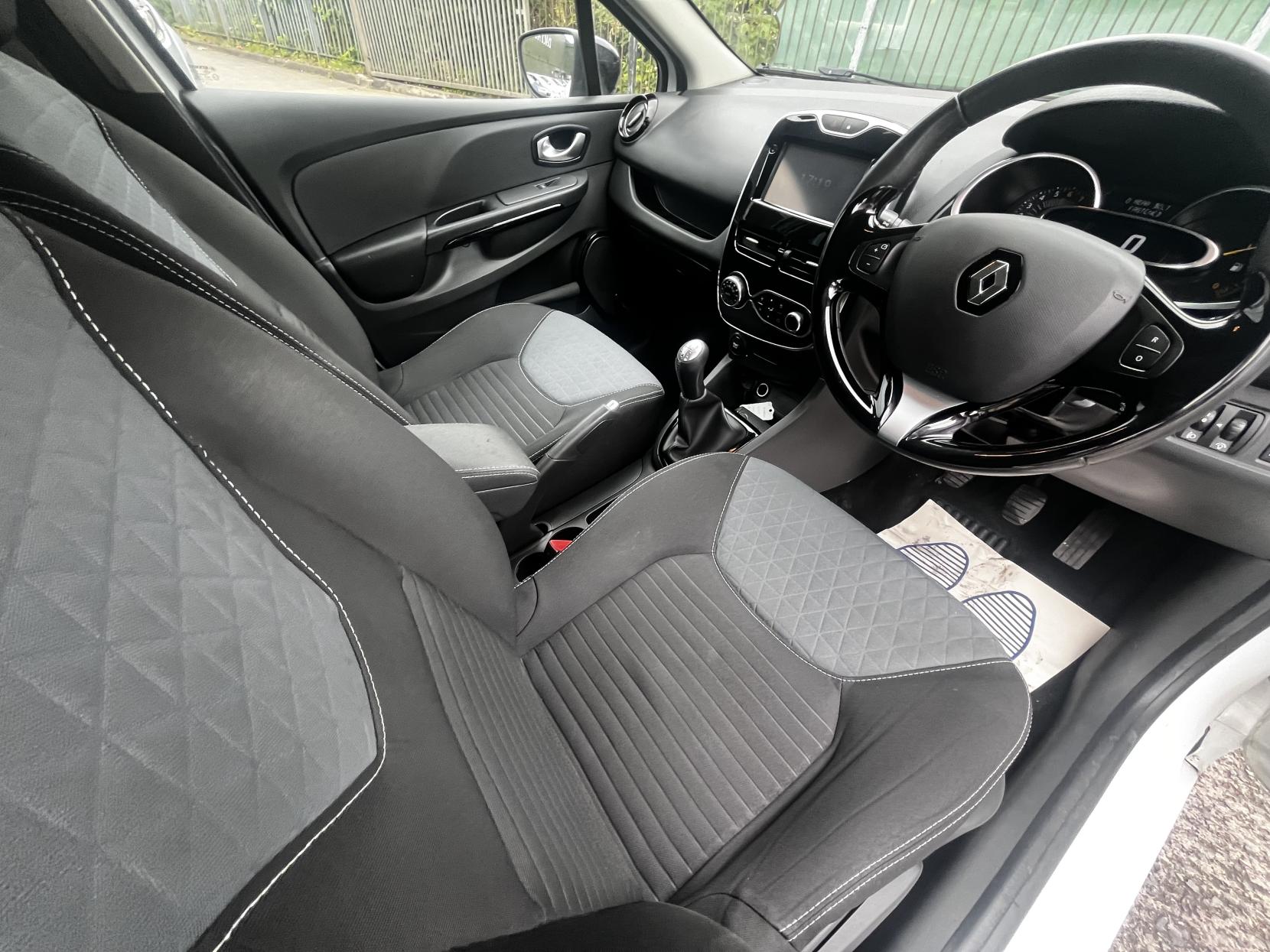 Renault Clio 0.9 TCe Dynamique S MediaNav Hatchback 5dr Petrol Manual Euro 5 (s/s) (90 ps)