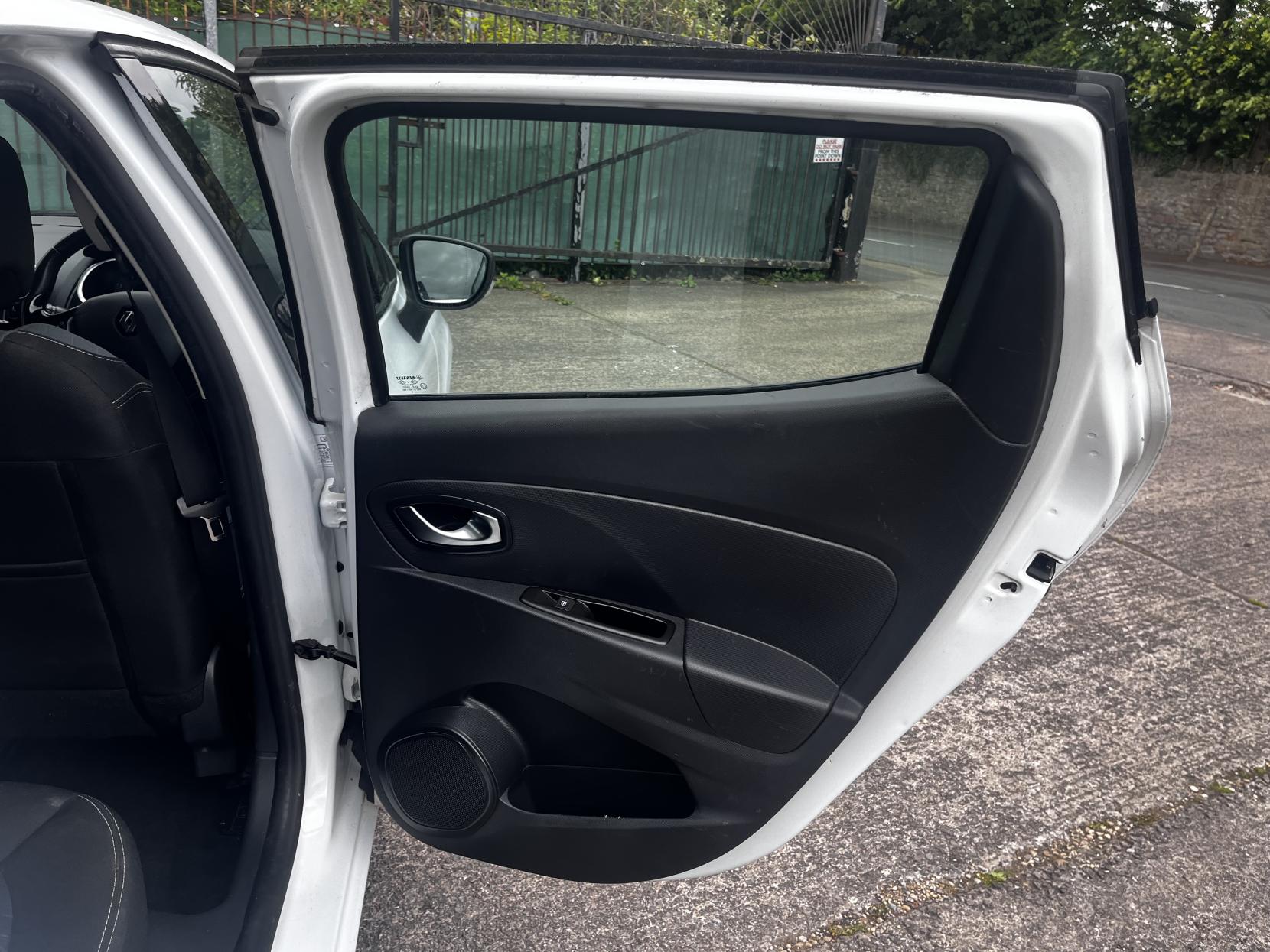 Renault Clio 0.9 TCe Dynamique S MediaNav Hatchback 5dr Petrol Manual Euro 5 (s/s) (90 ps)