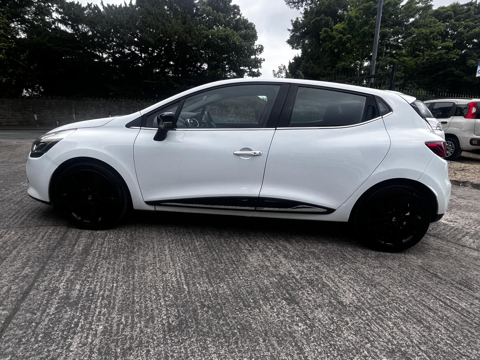 Renault Clio 0.9 TCe Dynamique S MediaNav Hatchback 5dr Petrol Manual Euro 5 (s/s) (90 ps)
