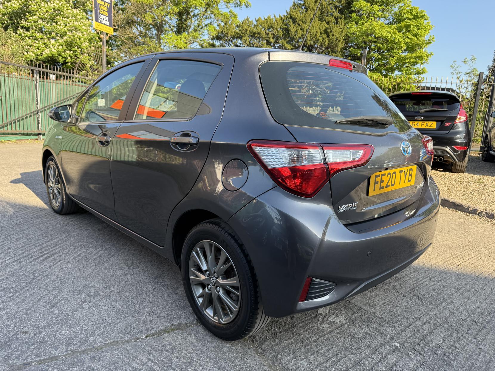 Toyota Yaris 1.5 VVT-h Icon Hatchback 5dr Petrol Hybrid E-CVT Euro 6 (s/s) (100 ps)
