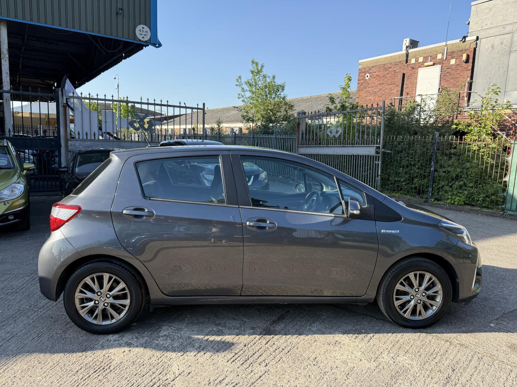Toyota Yaris 1.5 VVT-h Icon Hatchback 5dr Petrol Hybrid E-CVT Euro 6 (s/s) (100 ps)