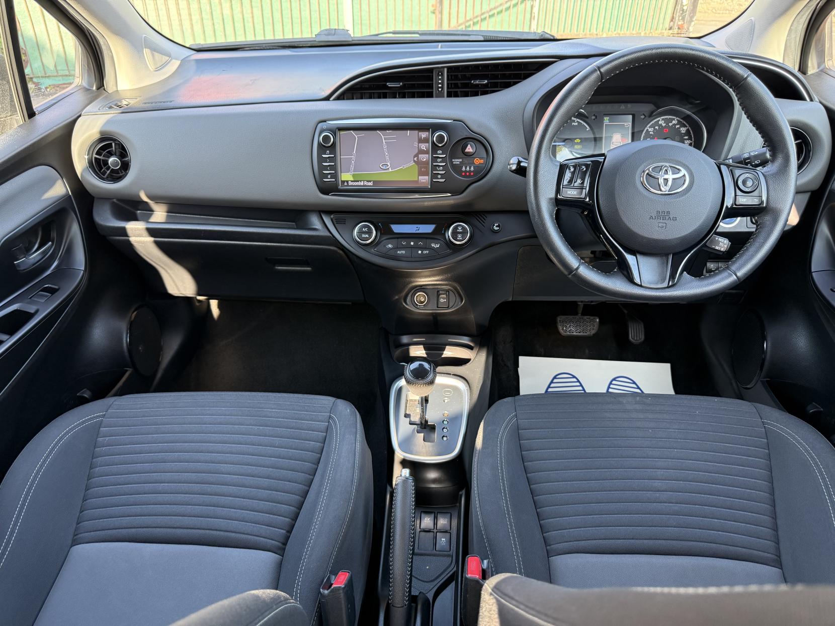 Toyota Yaris 1.5 VVT-h Icon Hatchback 5dr Petrol Hybrid E-CVT Euro 6 (s/s) (100 ps)