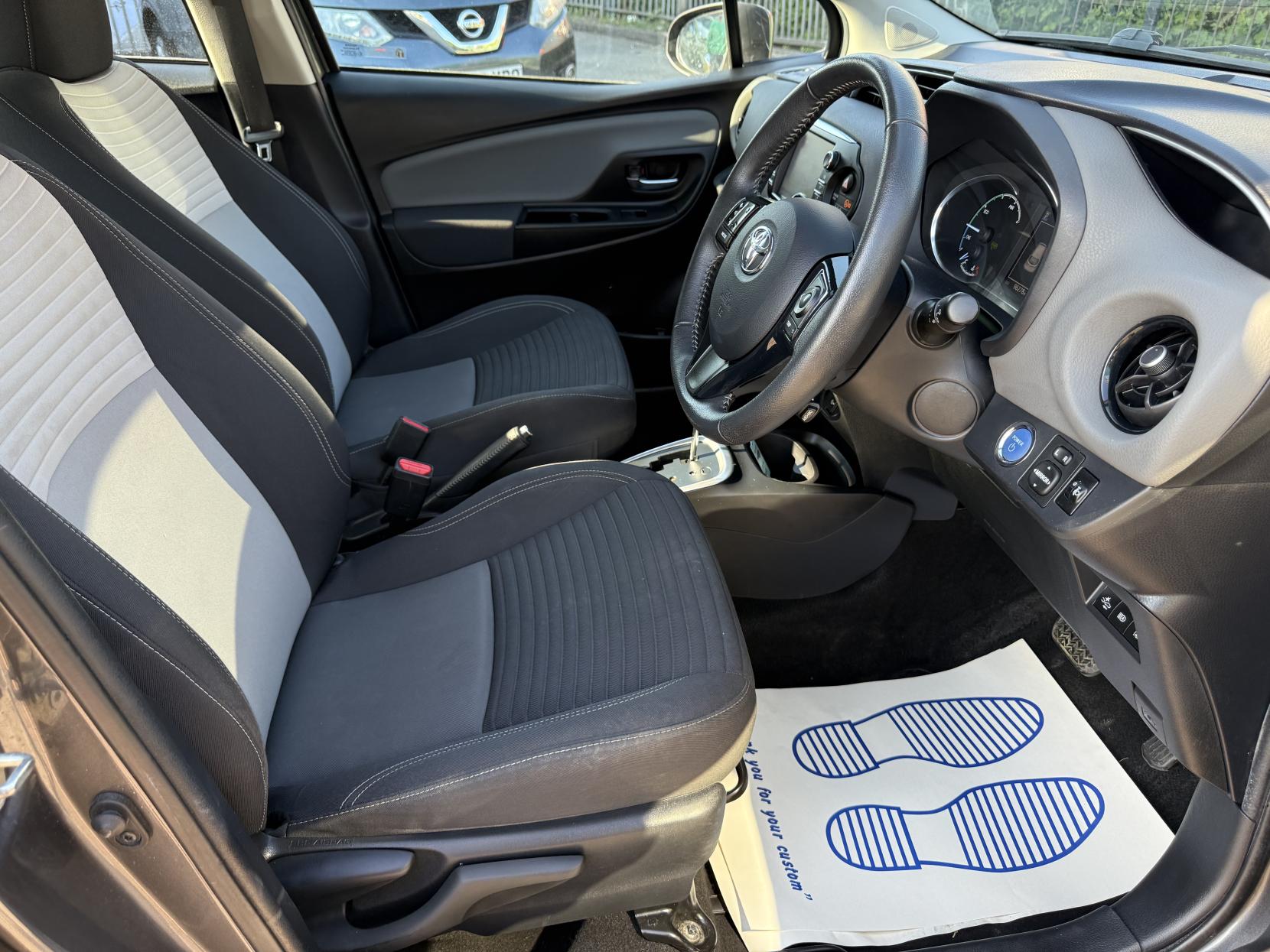 Toyota Yaris 1.5 VVT-h Icon Hatchback 5dr Petrol Hybrid E-CVT Euro 6 (s/s) (100 ps)