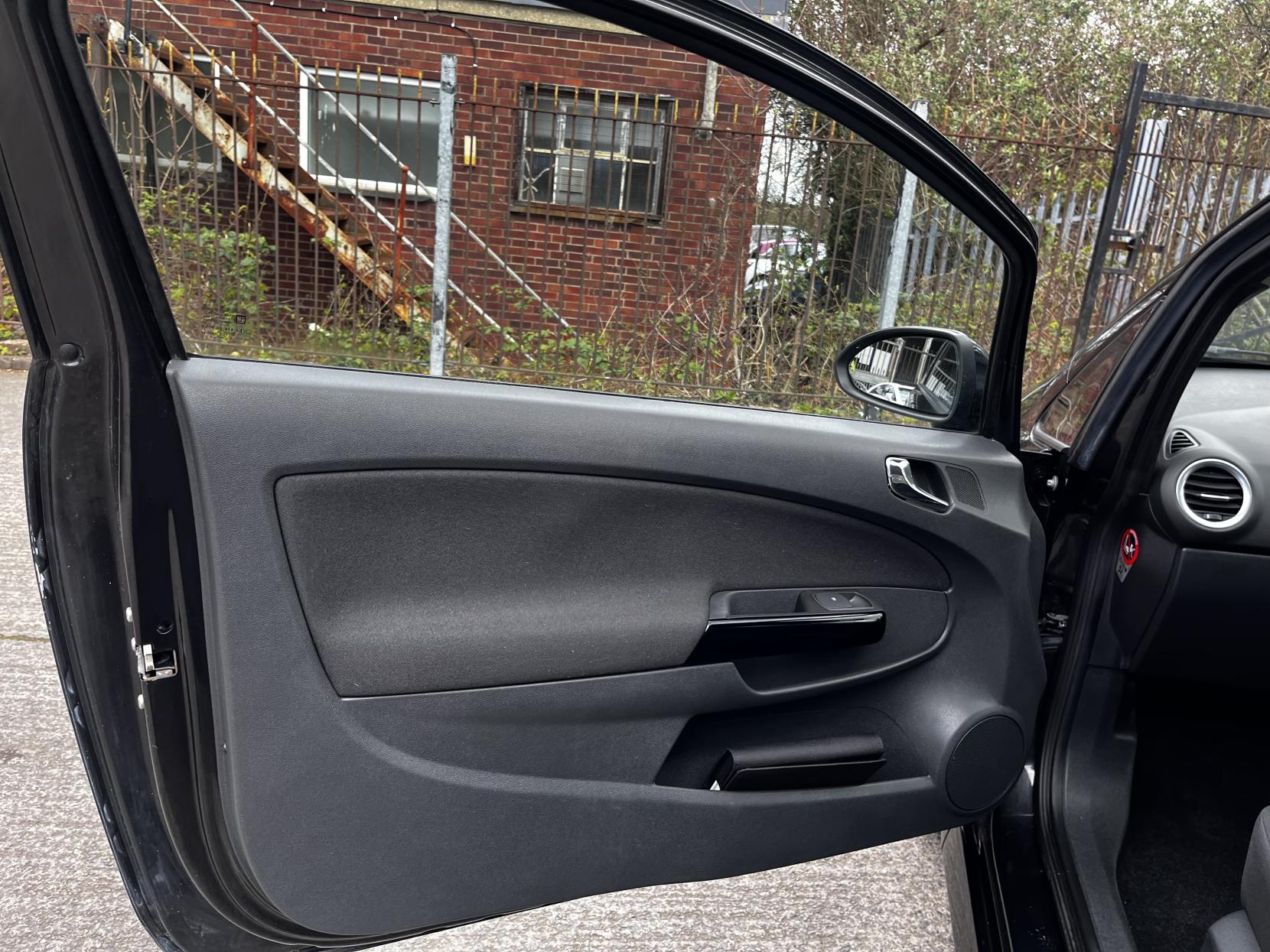 Vauxhall Corsa 1.2 16V Limited Edition Hatchback 3dr Petrol Manual Euro 5 (85 ps)
