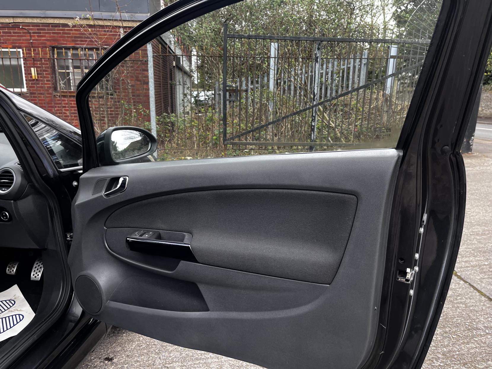 Vauxhall Corsa 1.2 16V Limited Edition Hatchback 3dr Petrol Manual Euro 5 (85 ps)